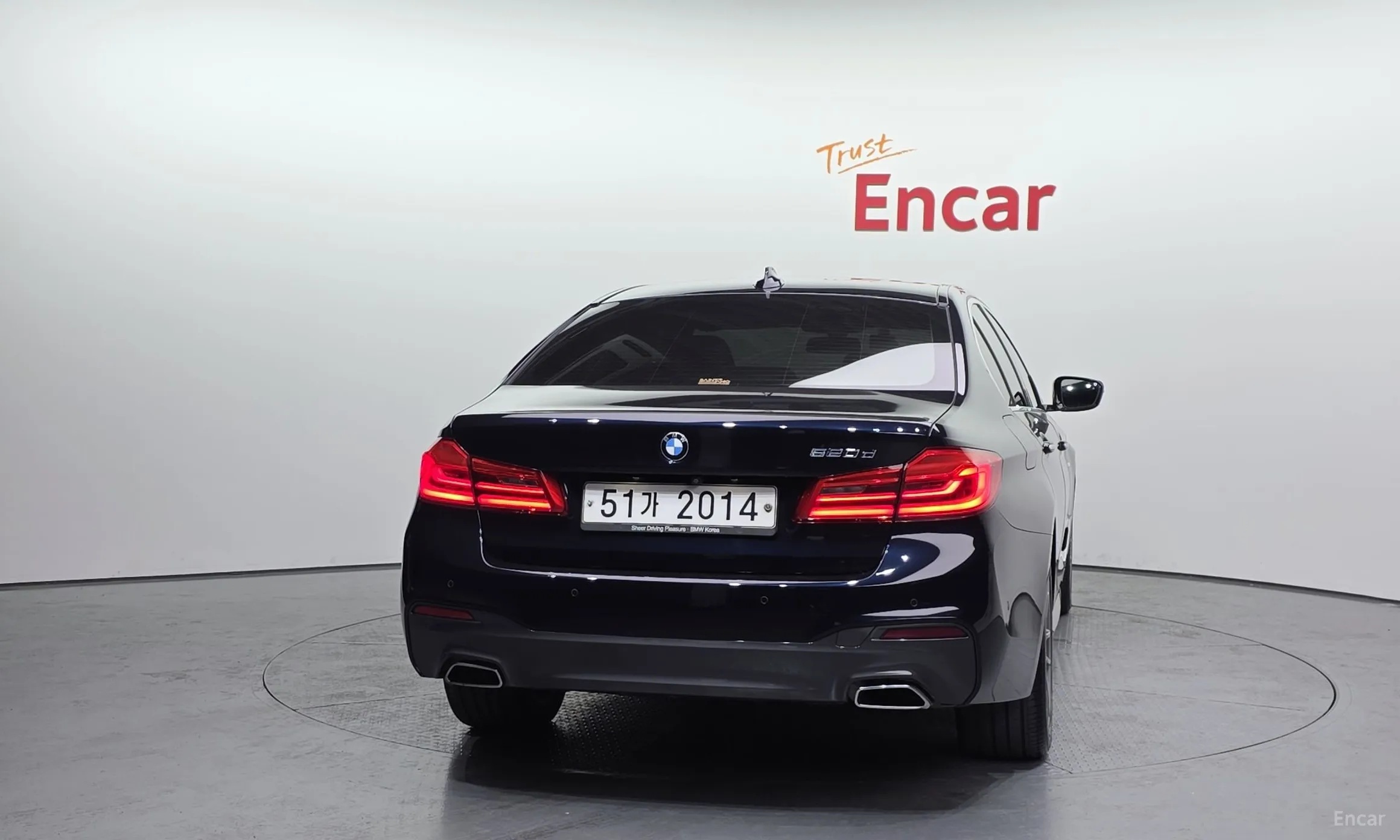 BMW 5 Series (G30) превью 4
