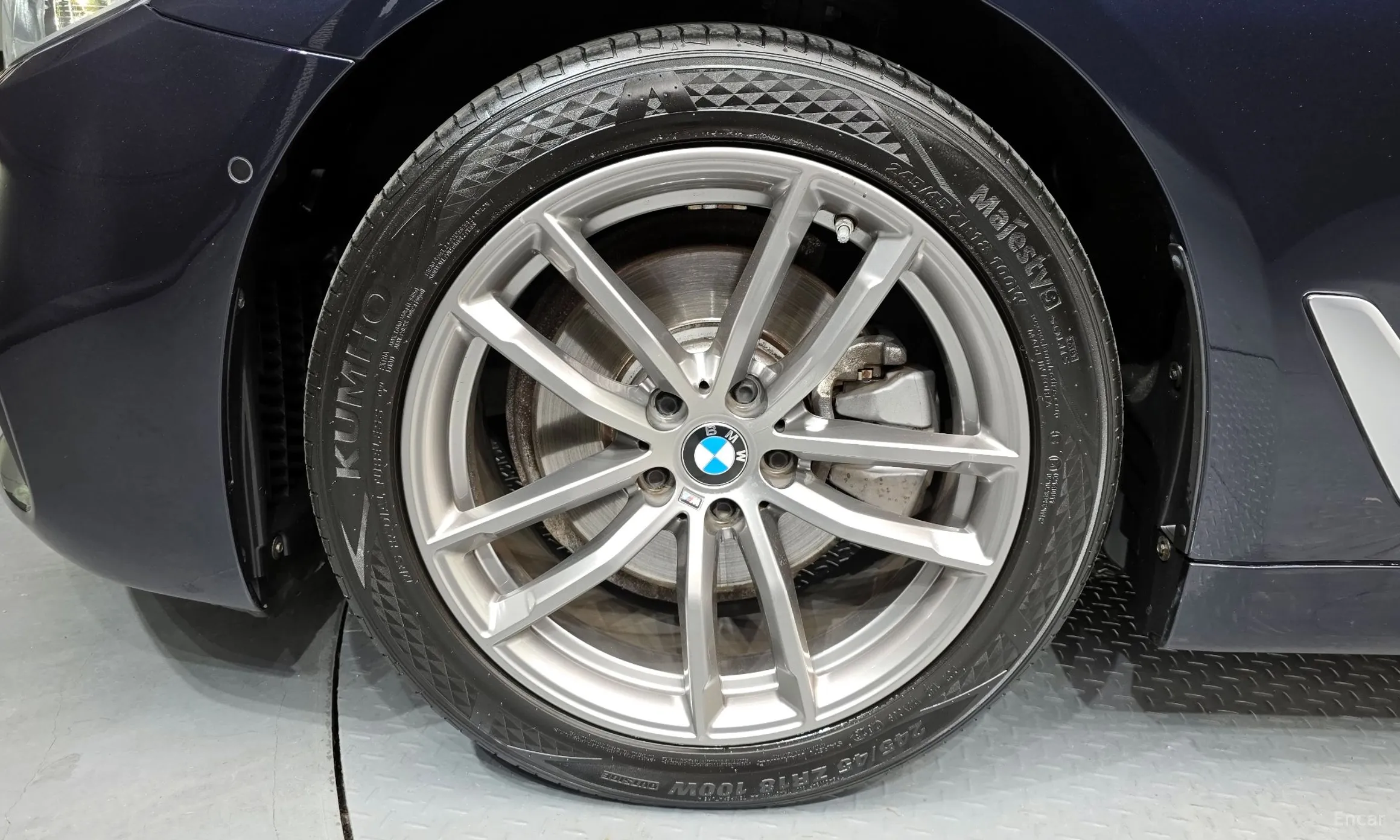 BMW 5 Series (G30) превью 5