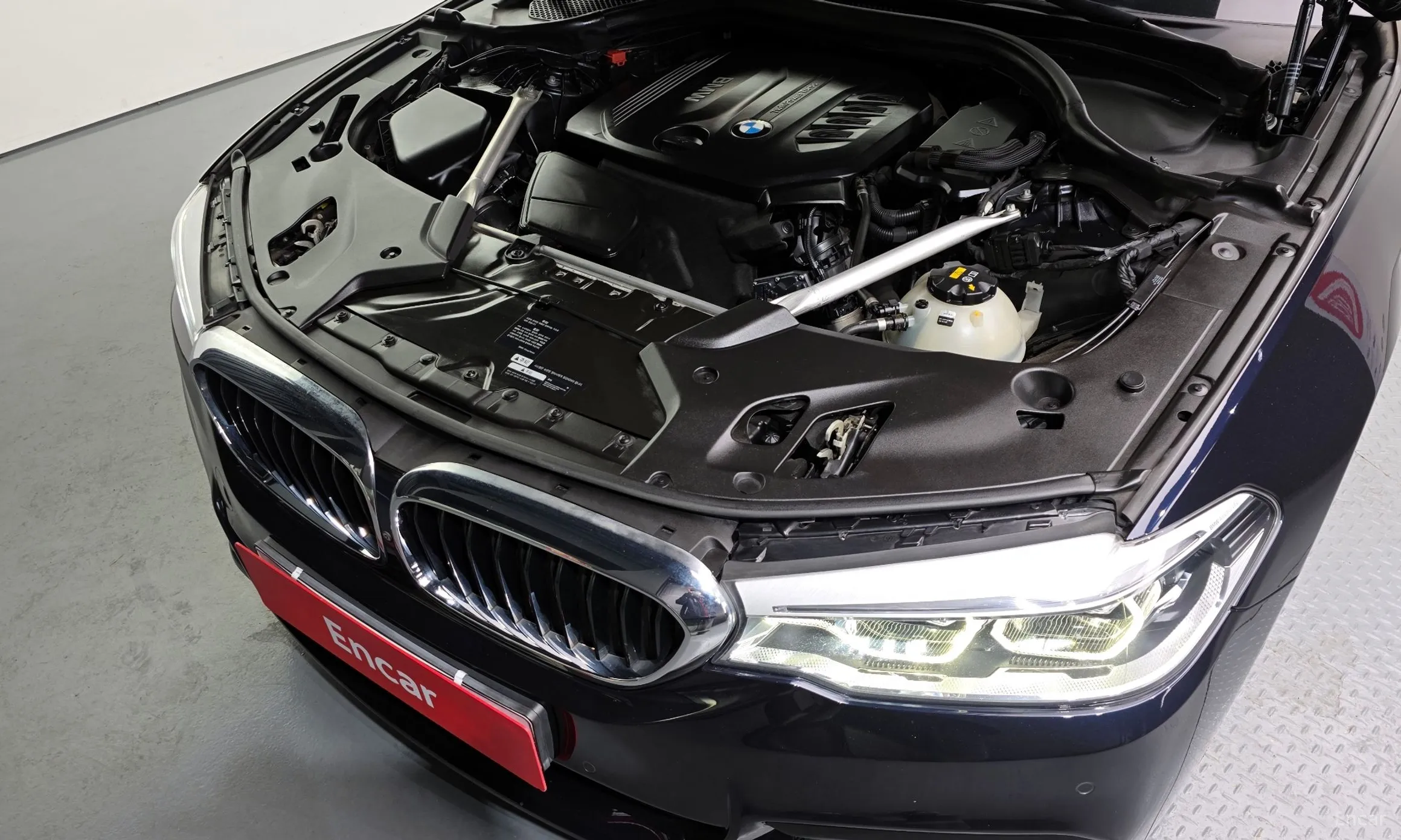 BMW 5 Series (G30) превью 6
