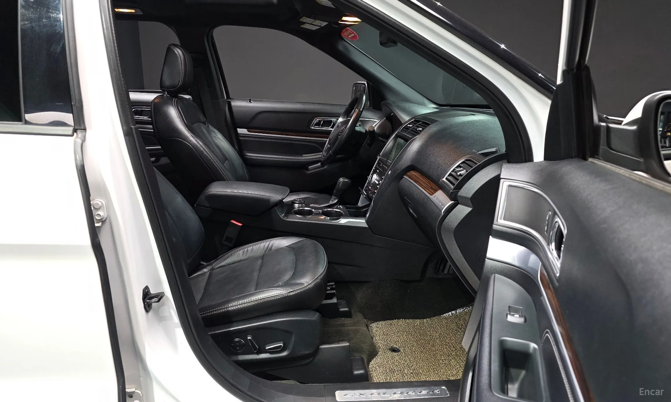 Ford Explorer превью 10