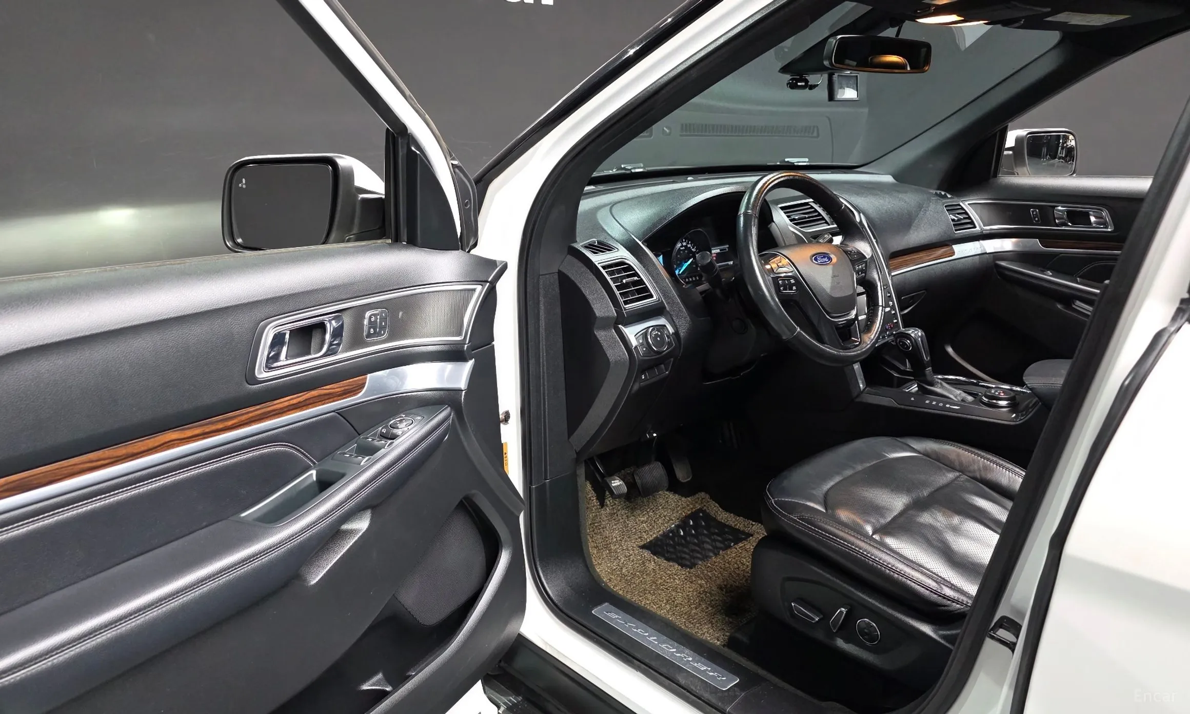 Ford Explorer превью 11