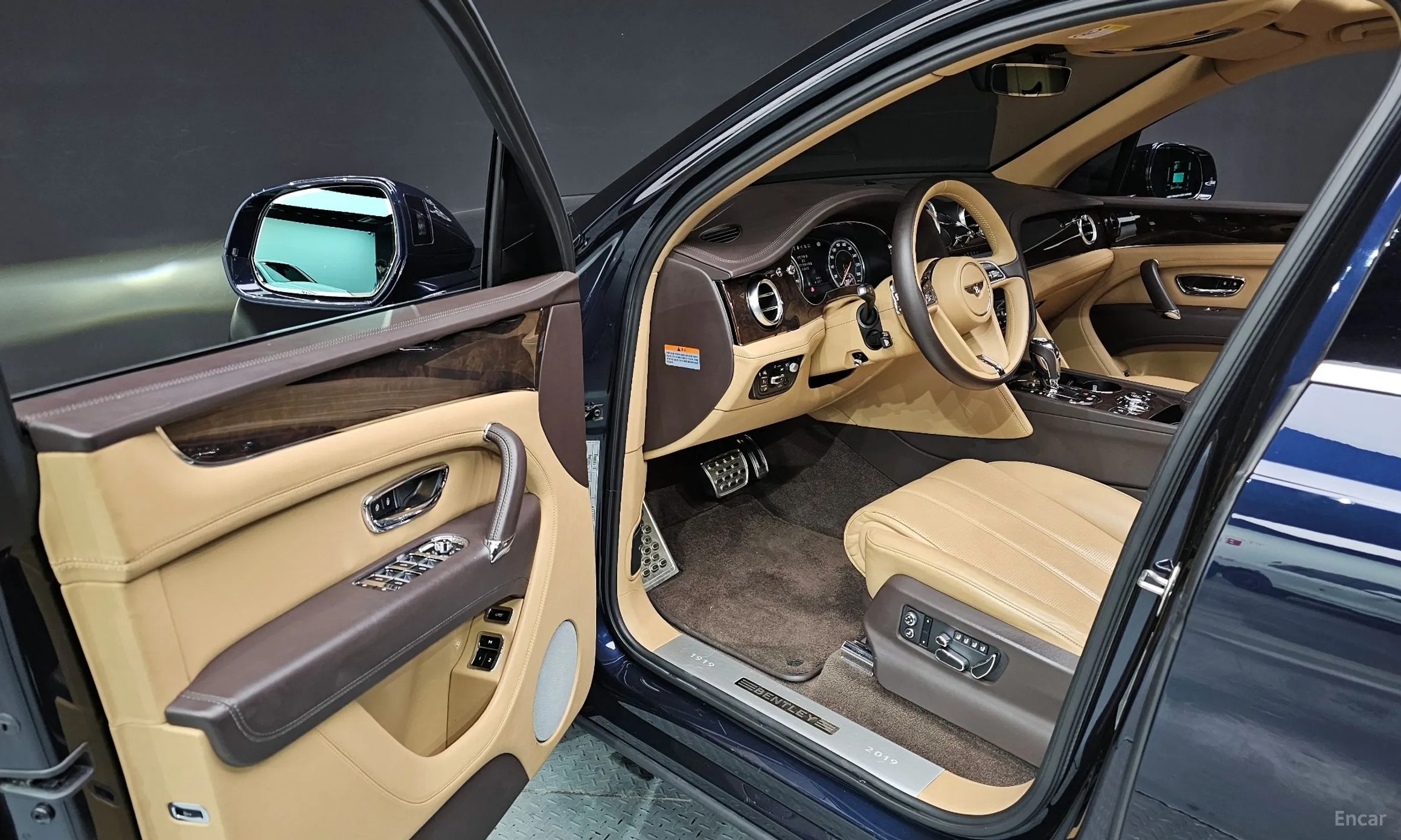 Bentley Bentayga превью 10