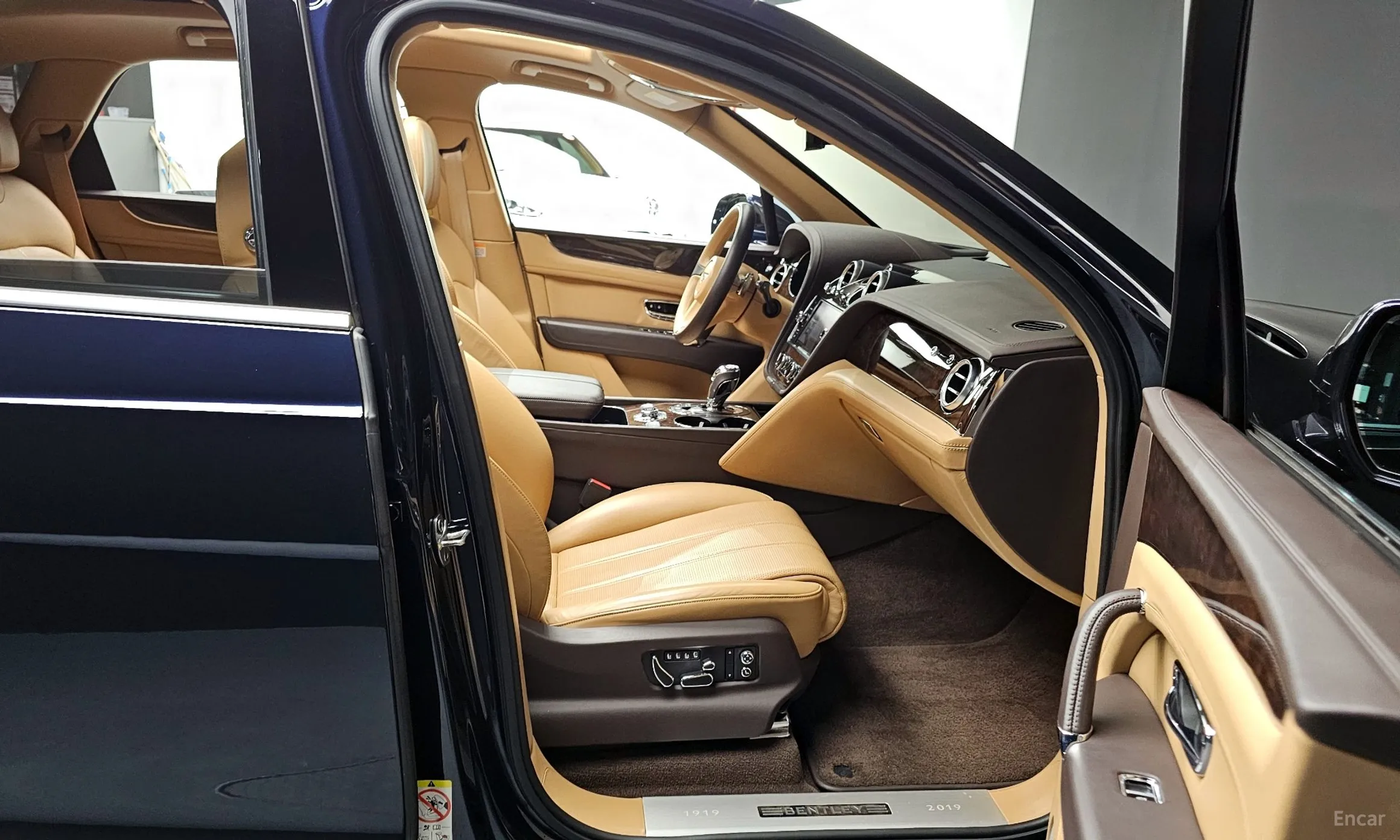 Bentley Bentayga превью 11