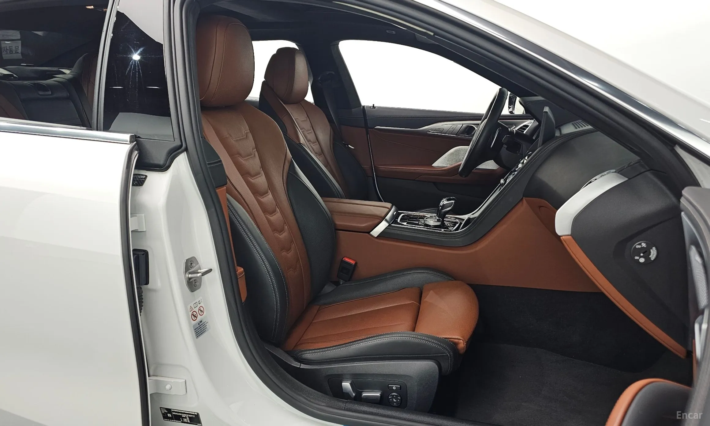 BMW 8-series (G15) превью 10
