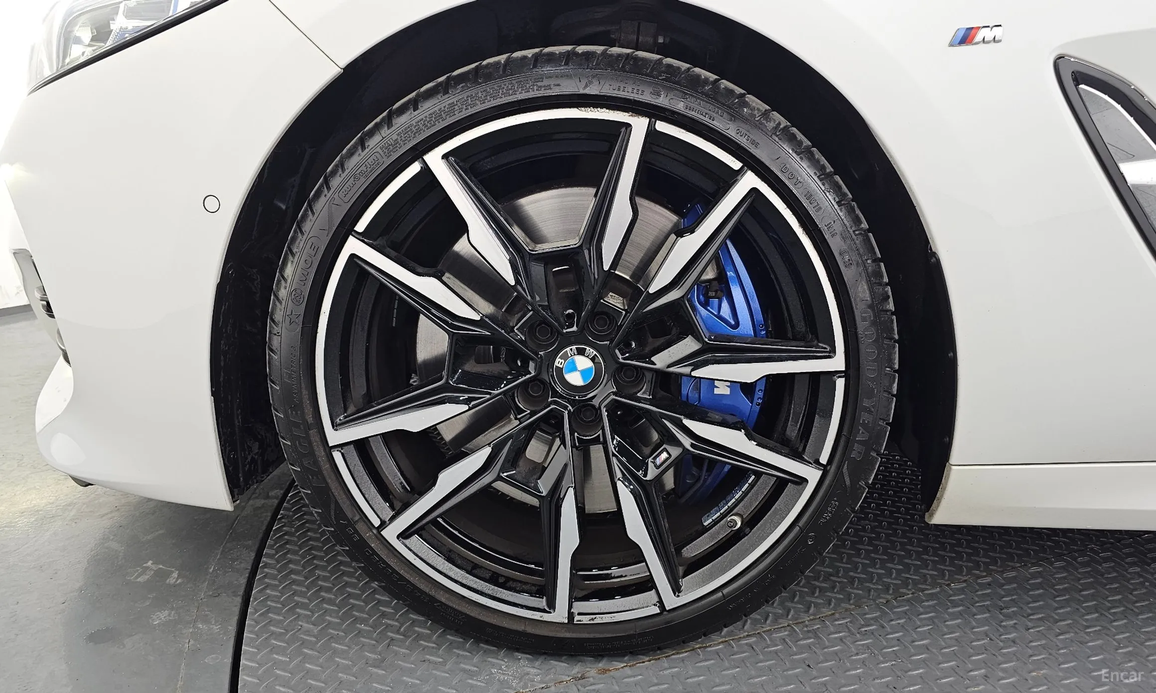 BMW 8-series (G15) превью 5