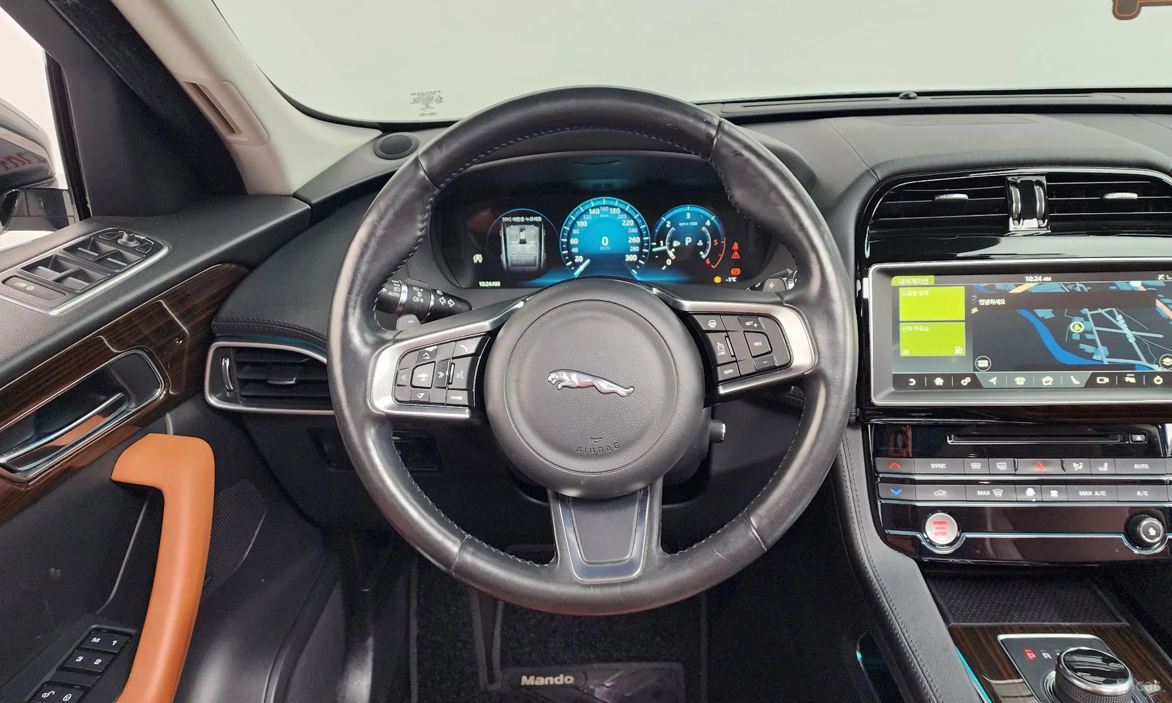 Jaguar F-PACE превью 13