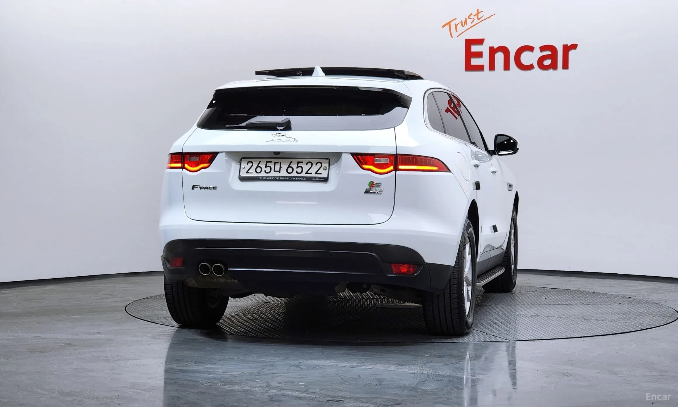 Jaguar F-PACE превью 4