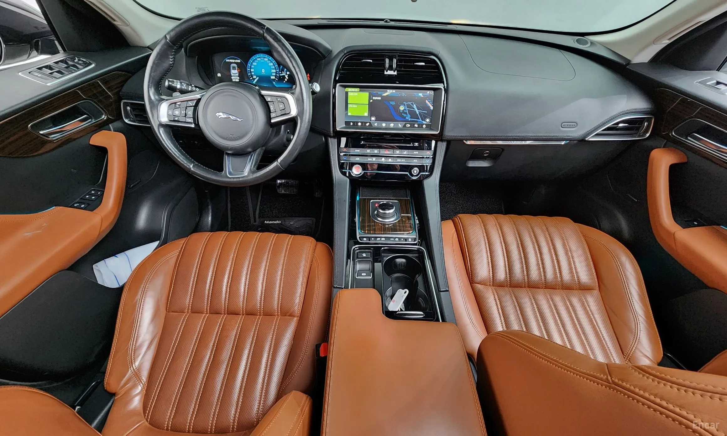 Jaguar F-PACE превью 7
