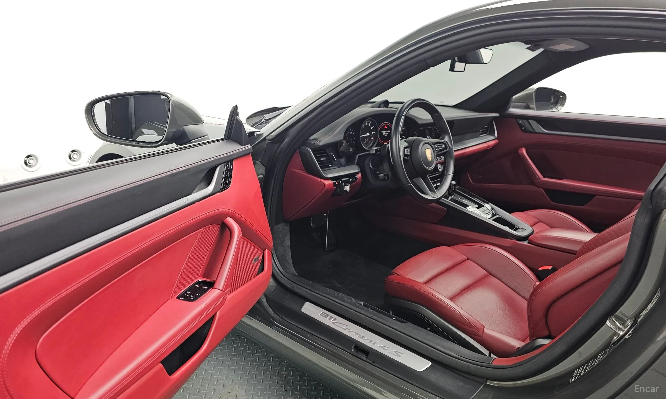 Porsche 911 (992) превью 11