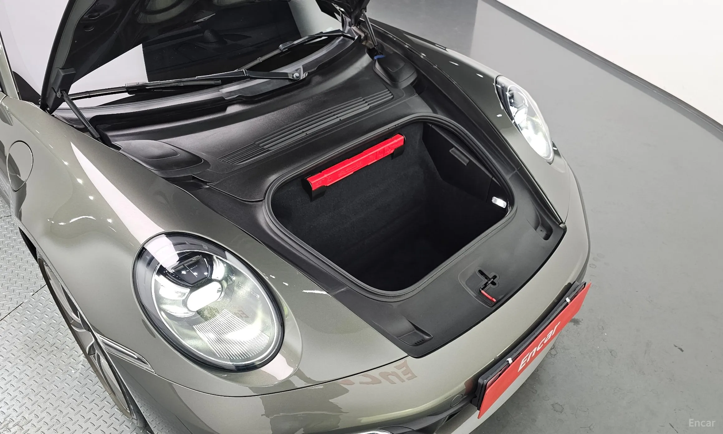 Porsche 911 (992) превью 6