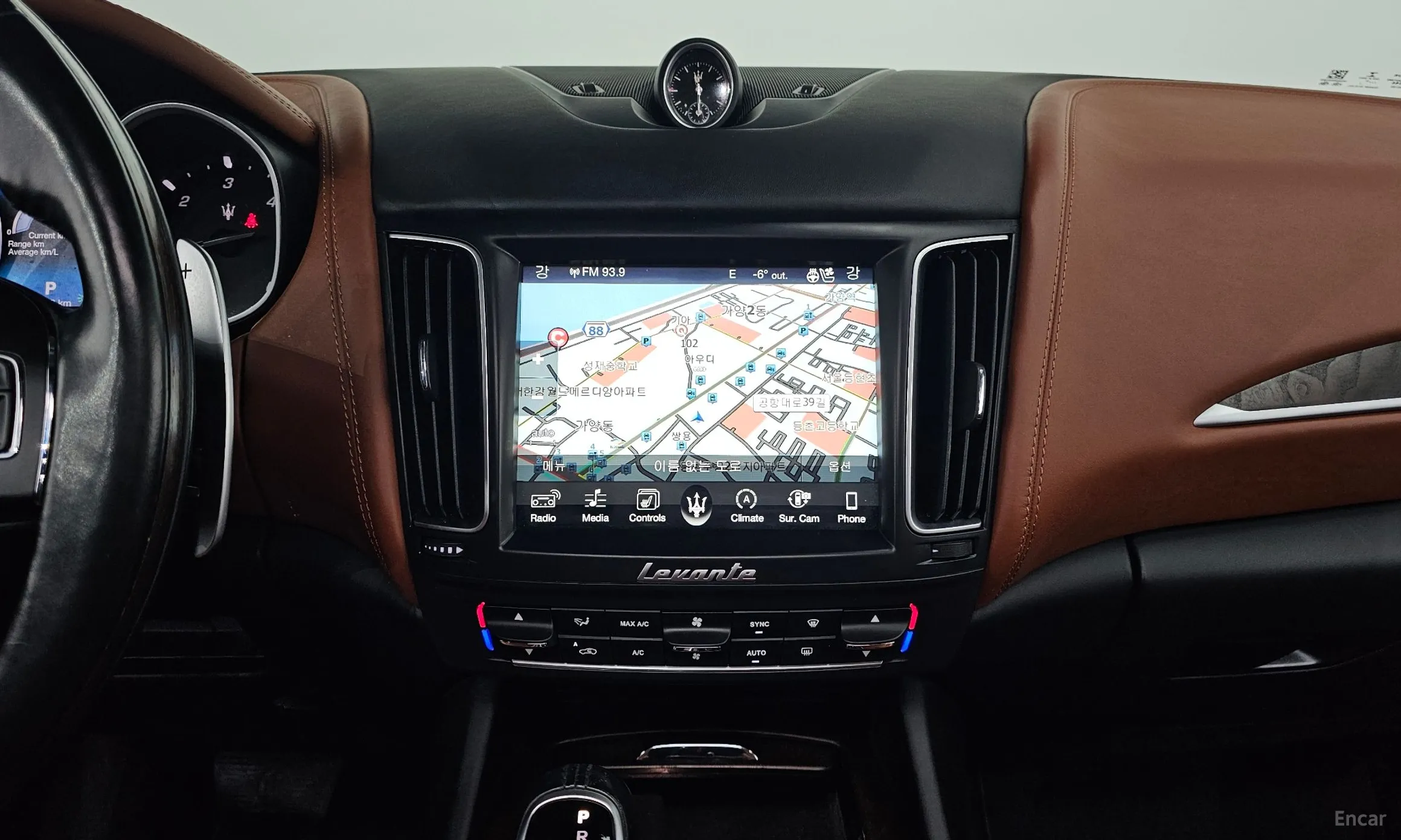 Maserati Levante превью 14