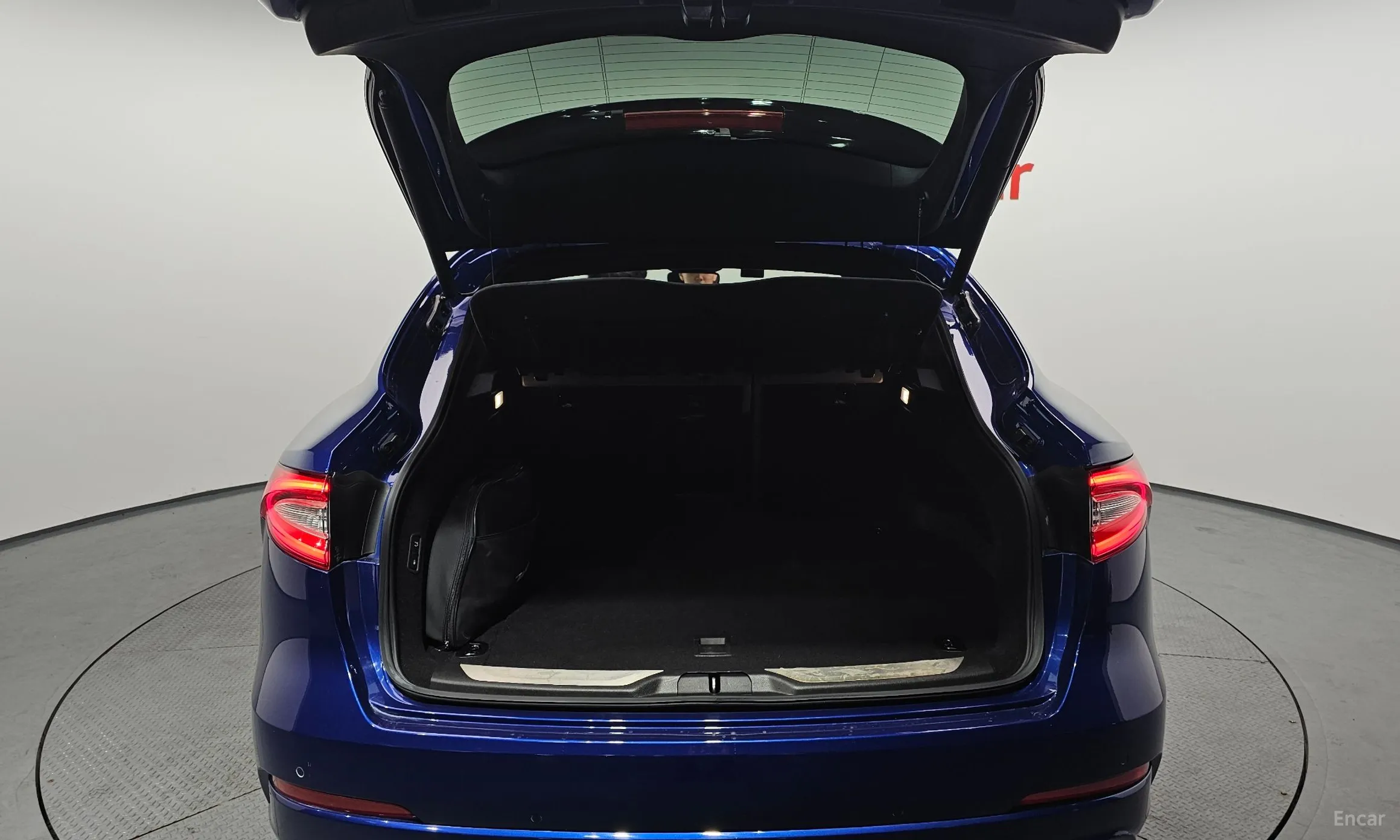 Maserati Levante превью 20