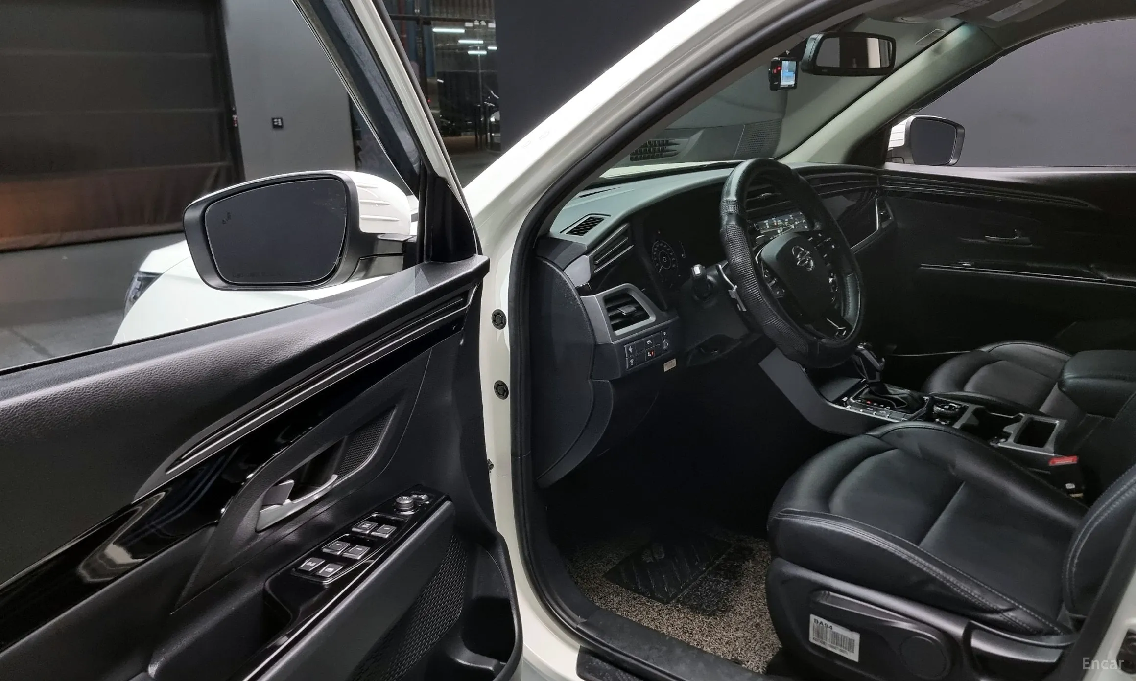 KG Mobility (SsangYong) Beautiful Korando превью 11
