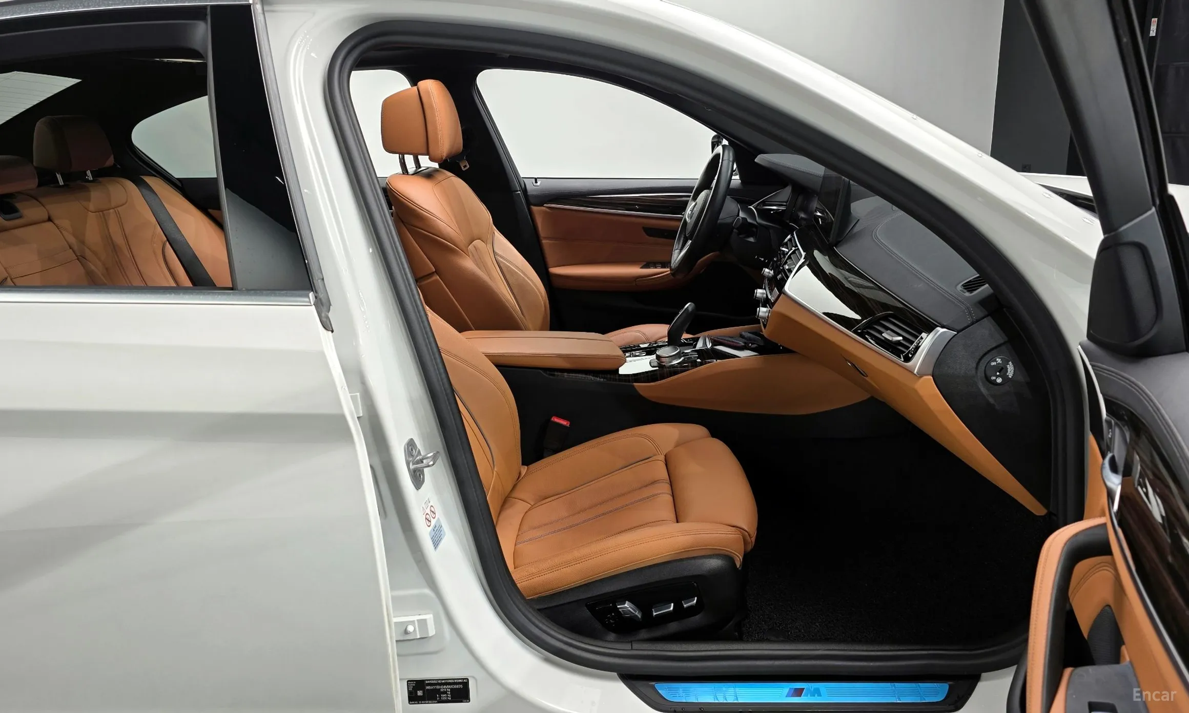 BMW 5 Series (G30) превью 10