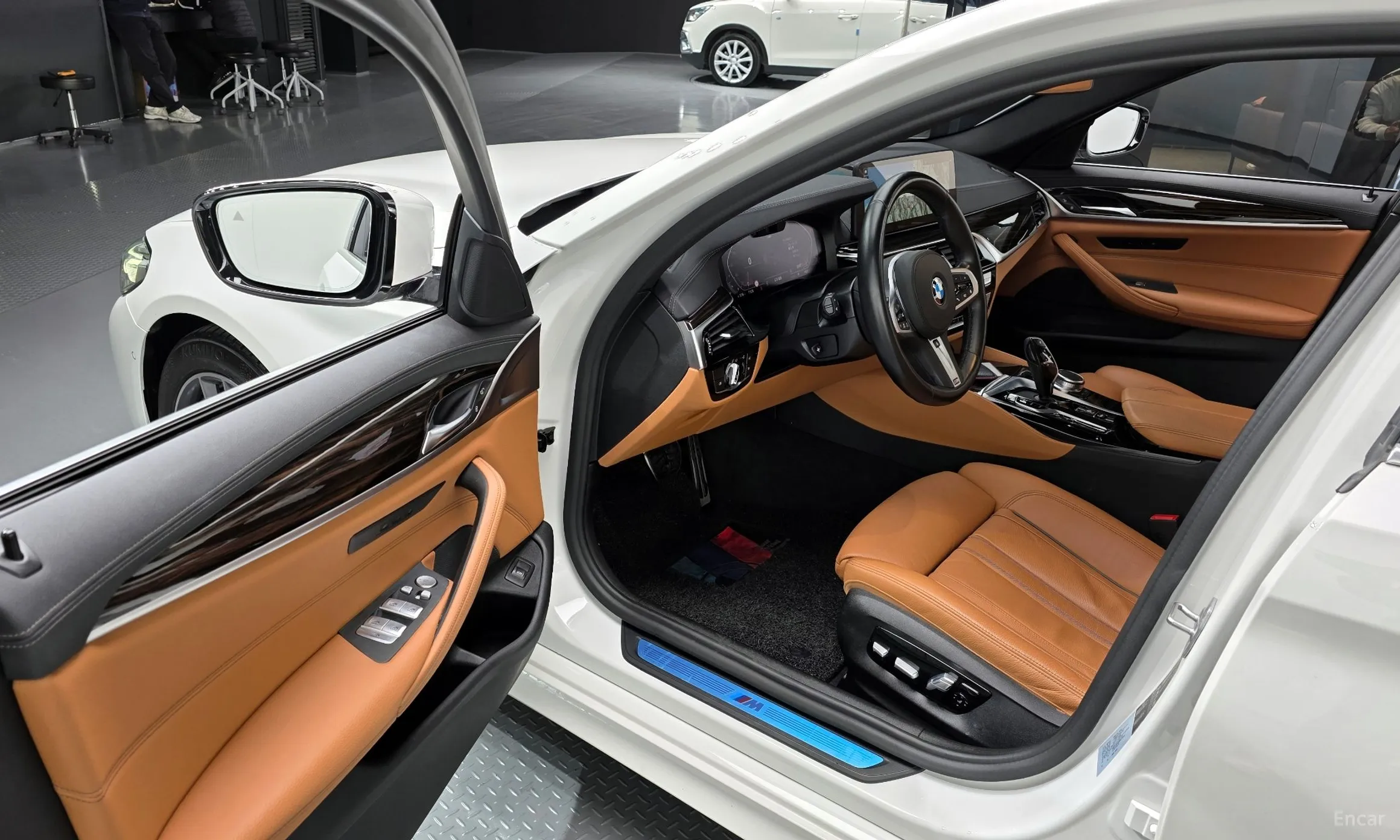 BMW 5 Series (G30) превью 11