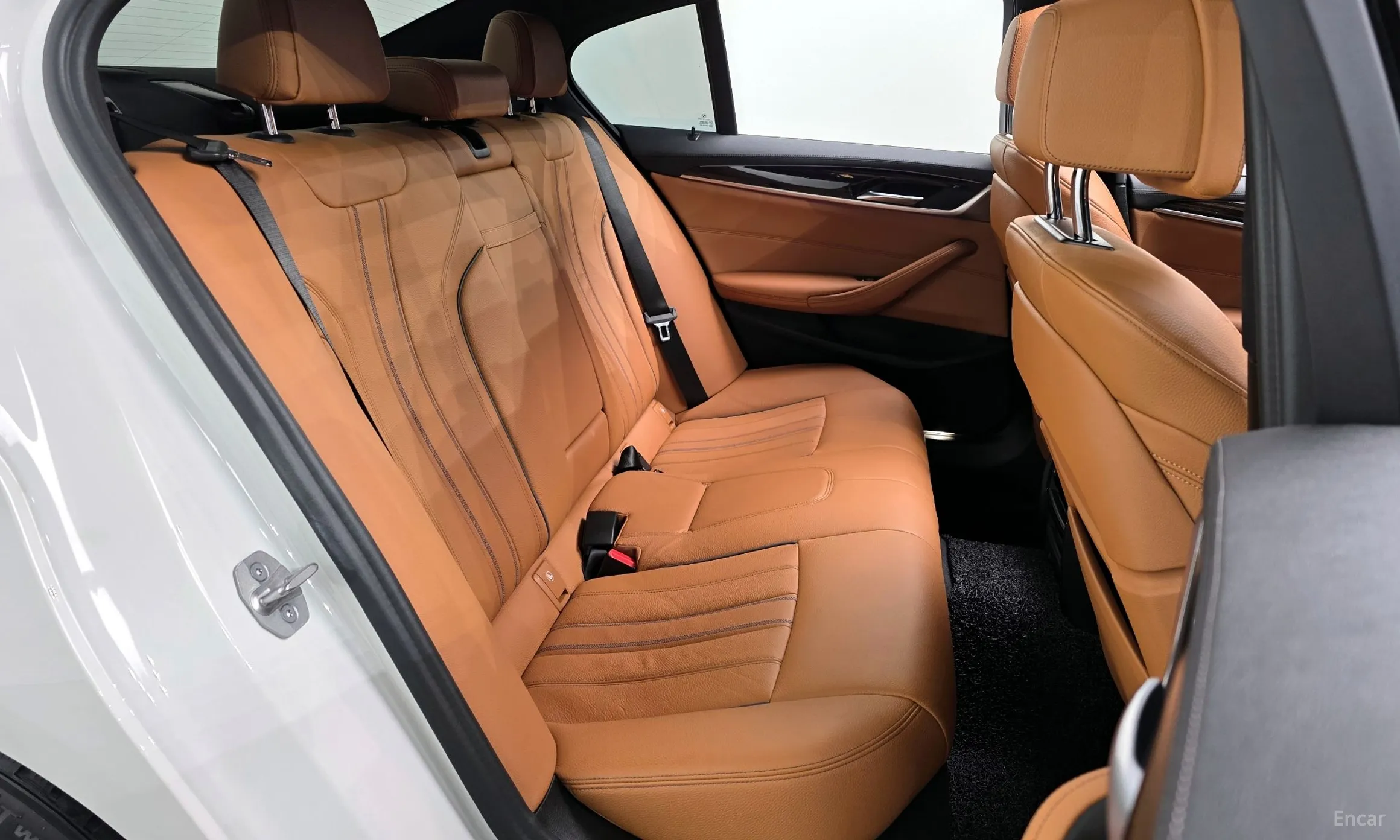 BMW 5 Series (G30) превью 12