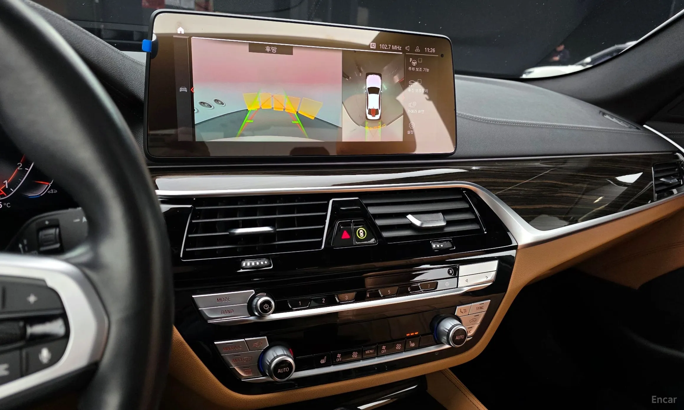 BMW 5 Series (G30) превью 15