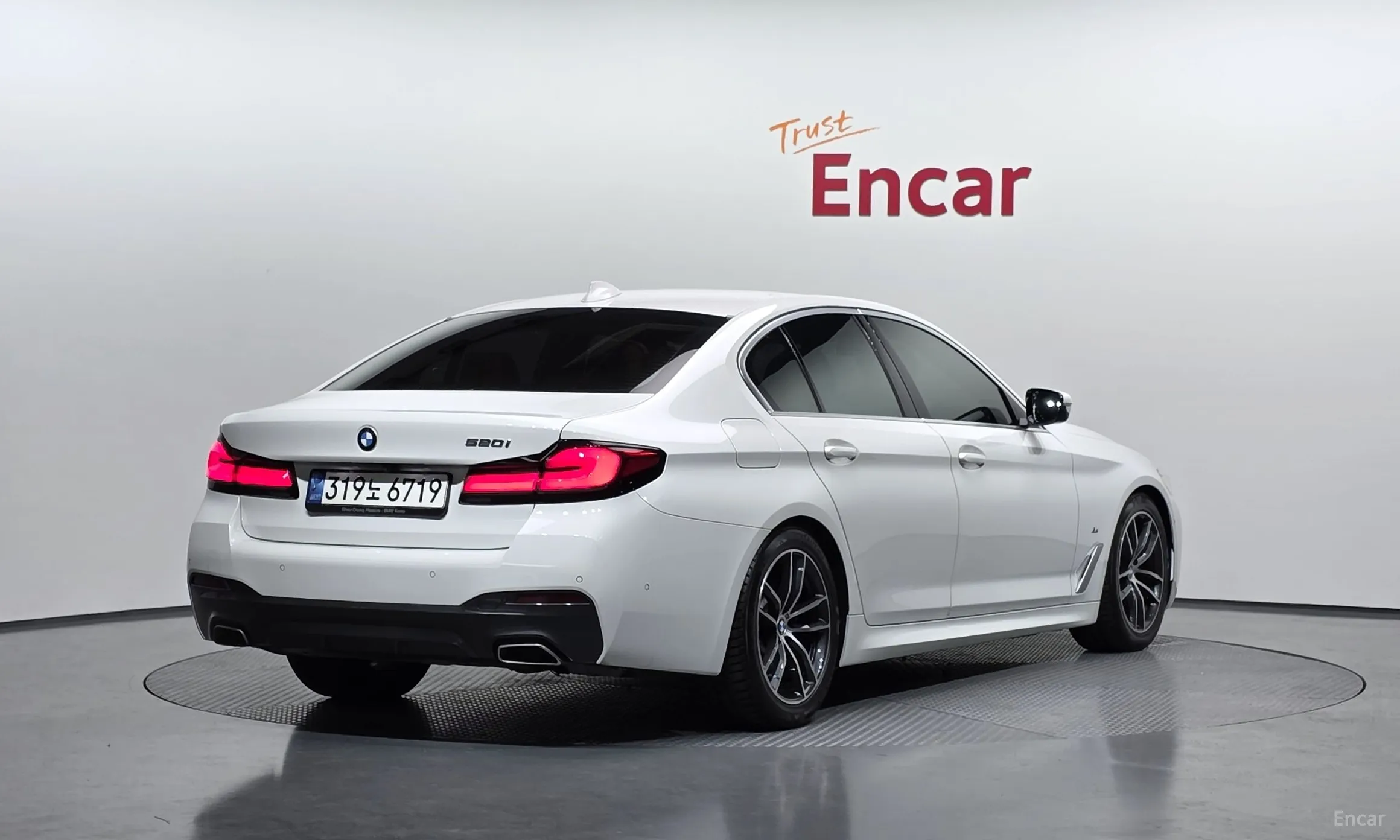 BMW 5 Series (G30) превью 2