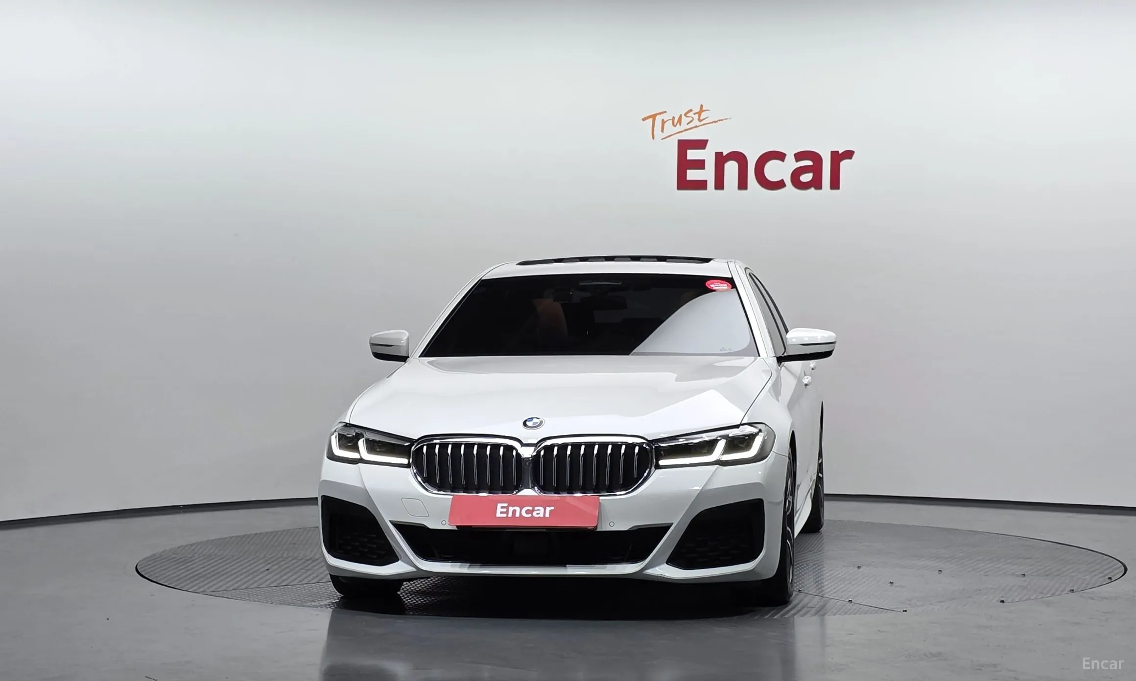 BMW 5 Series (G30) превью 3