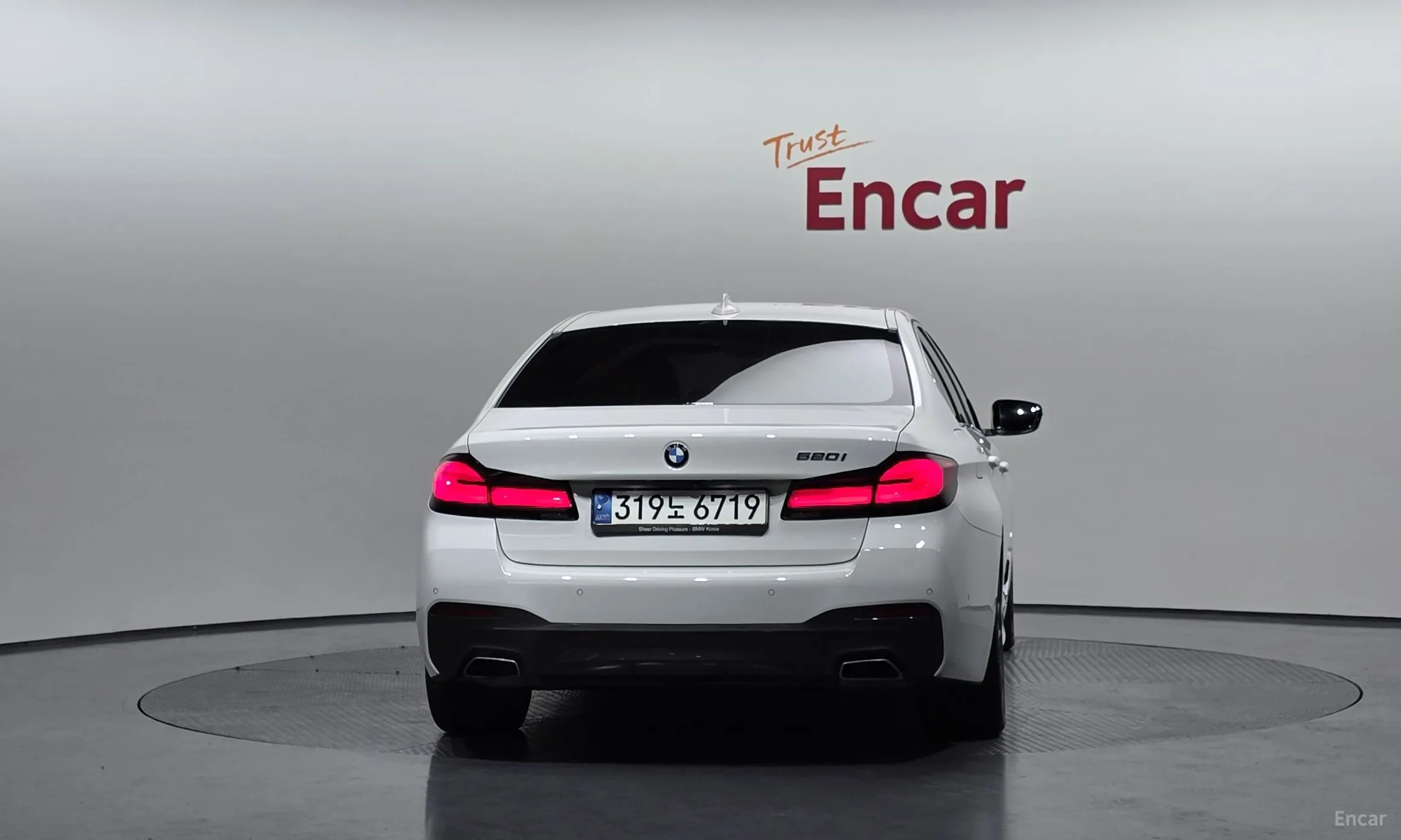BMW 5 Series (G30) превью 4