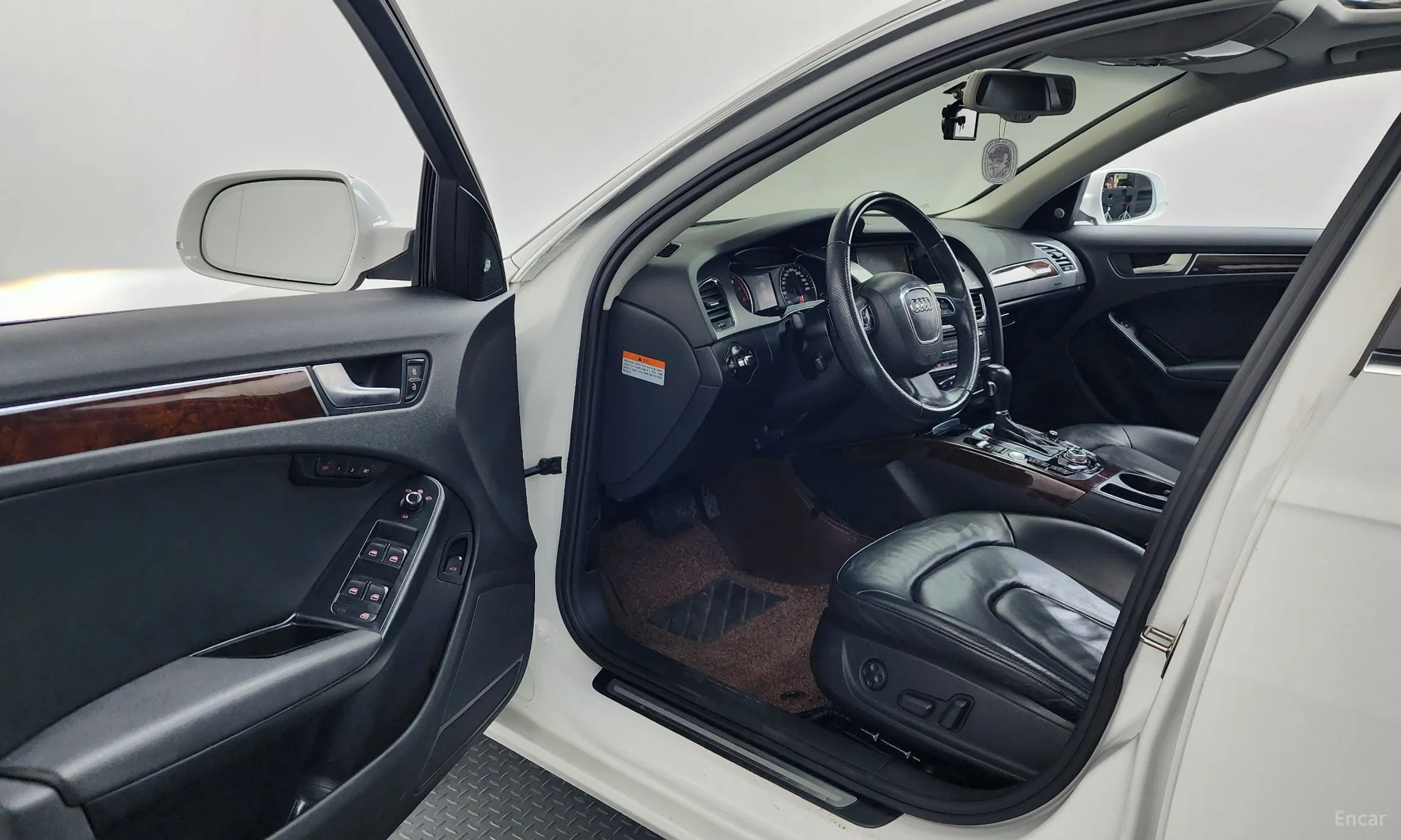 Audi New A4 превью 10