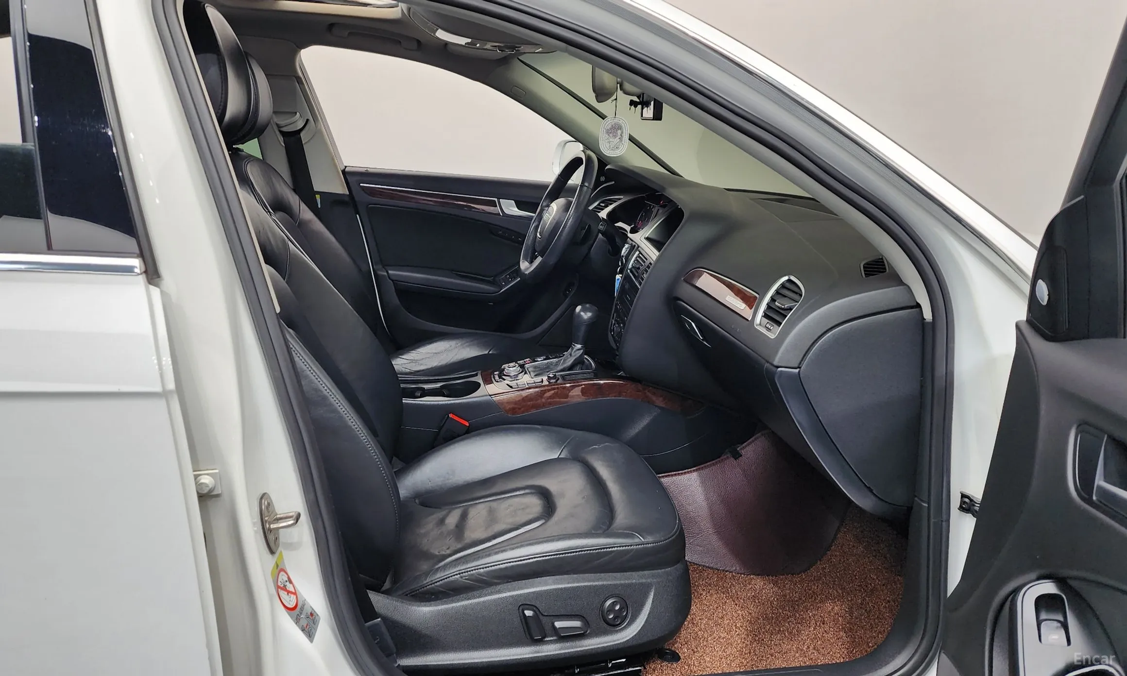 Audi New A4 превью 11