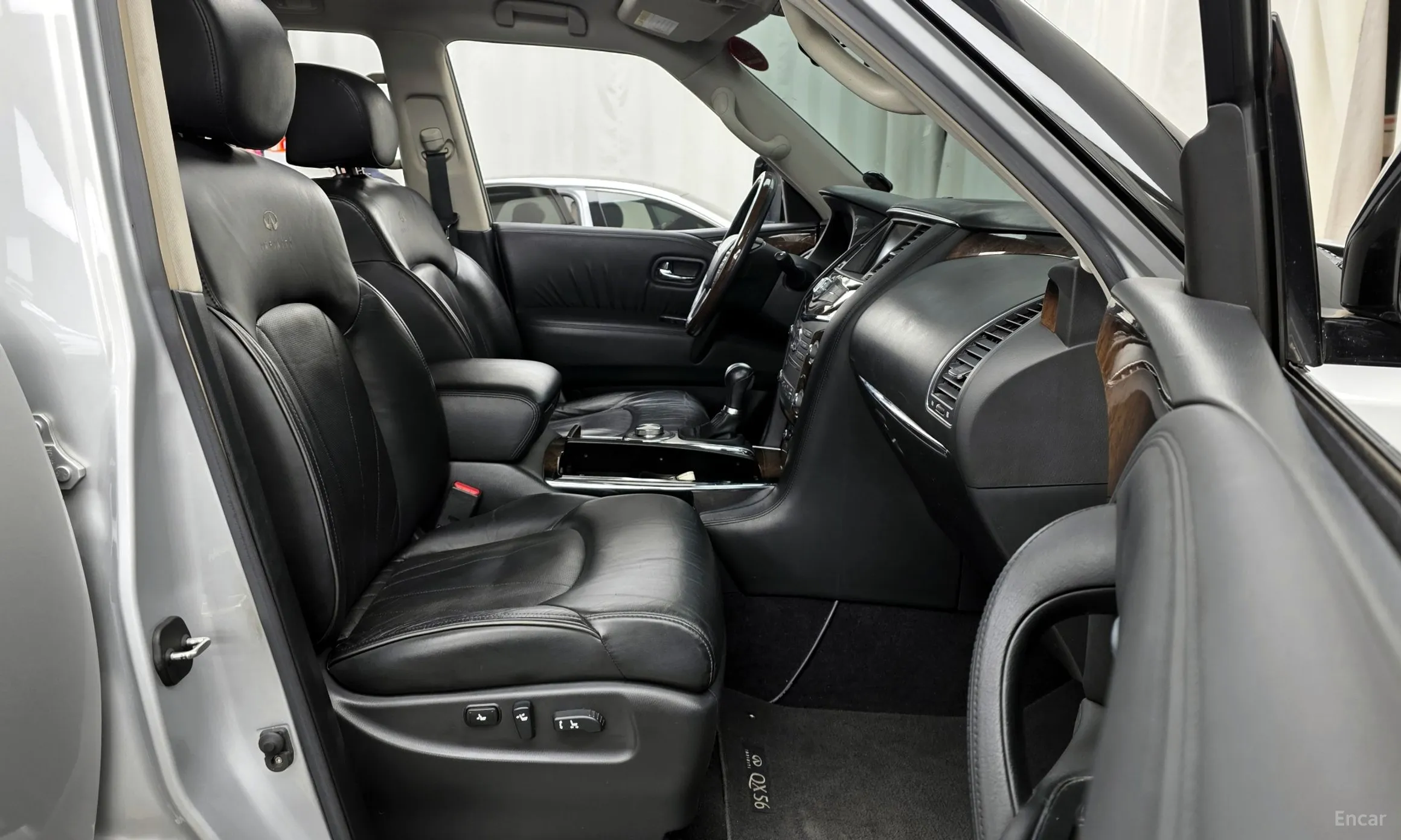 Infiniti QX56 превью 11