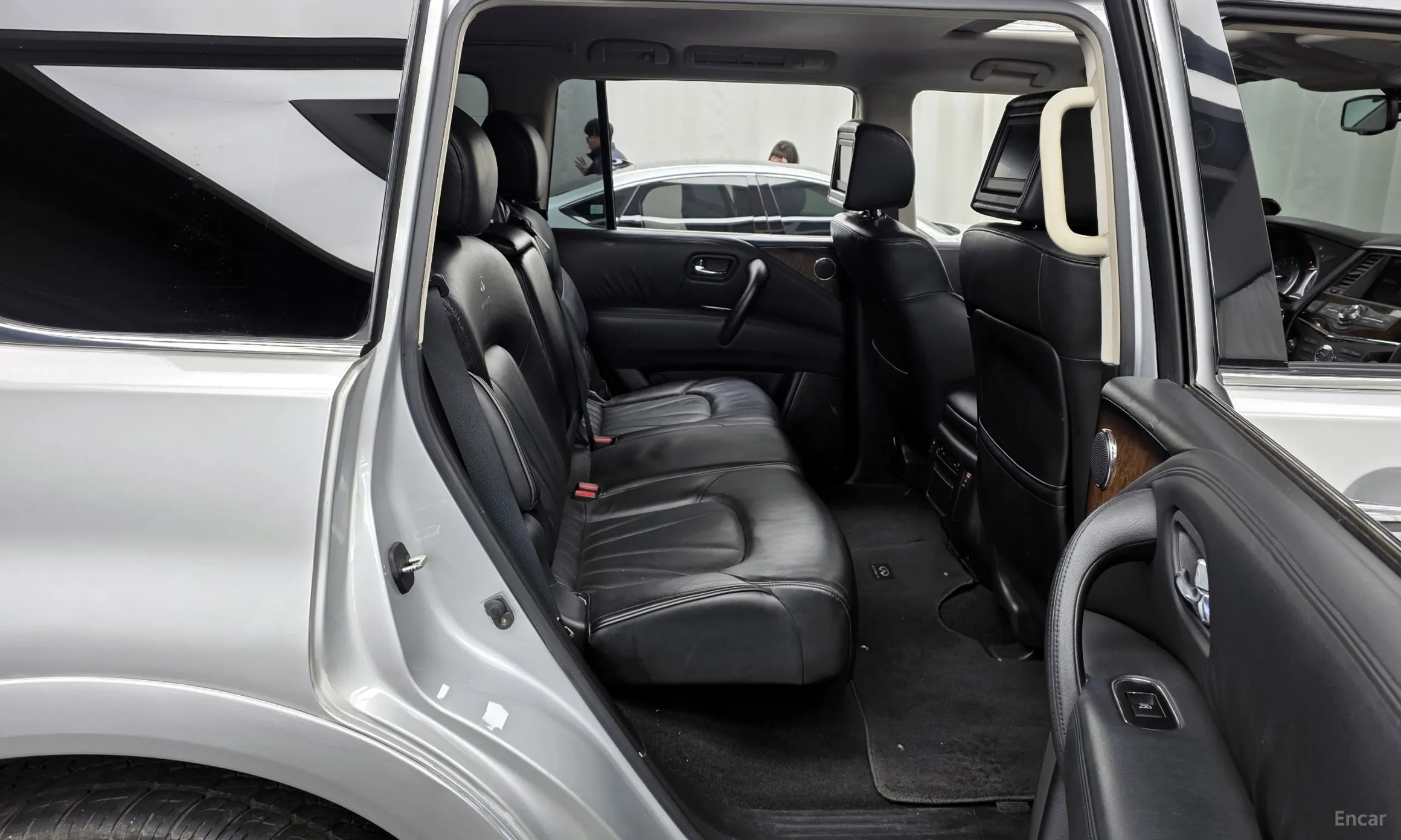 Infiniti QX56 превью 12