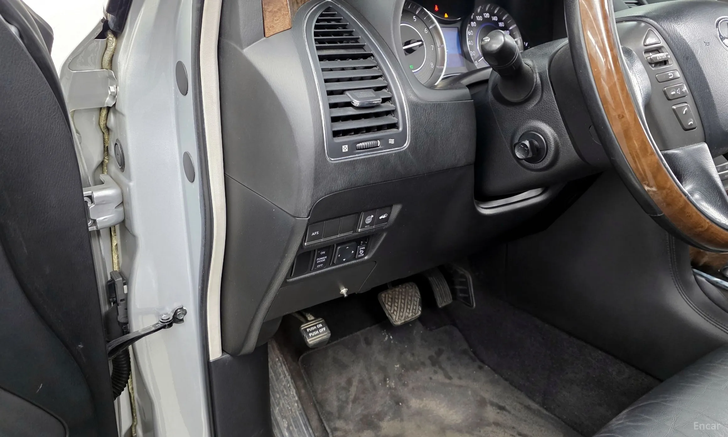 Infiniti QX56 превью 17