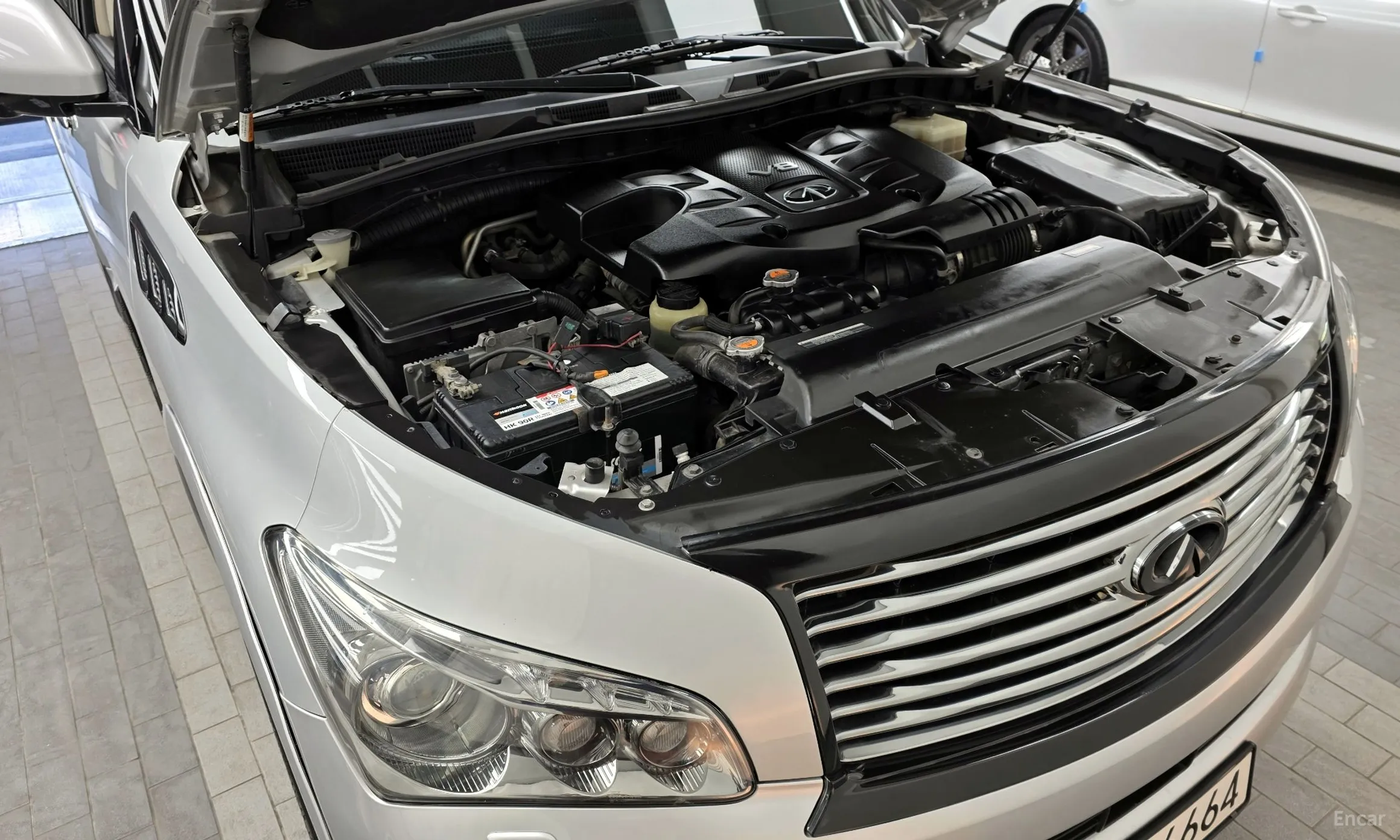 Infiniti QX56 превью 6