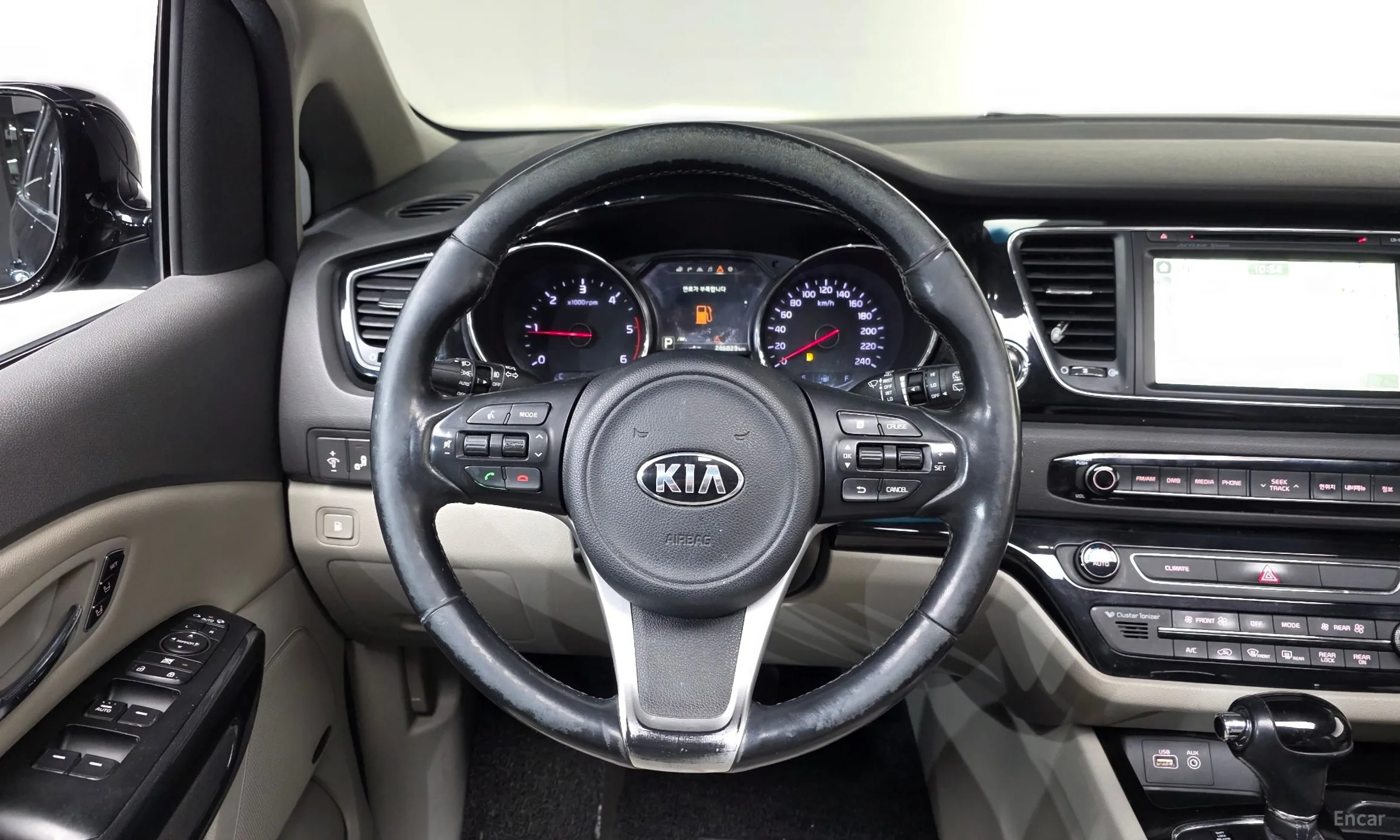 Kia Carnival превью 12