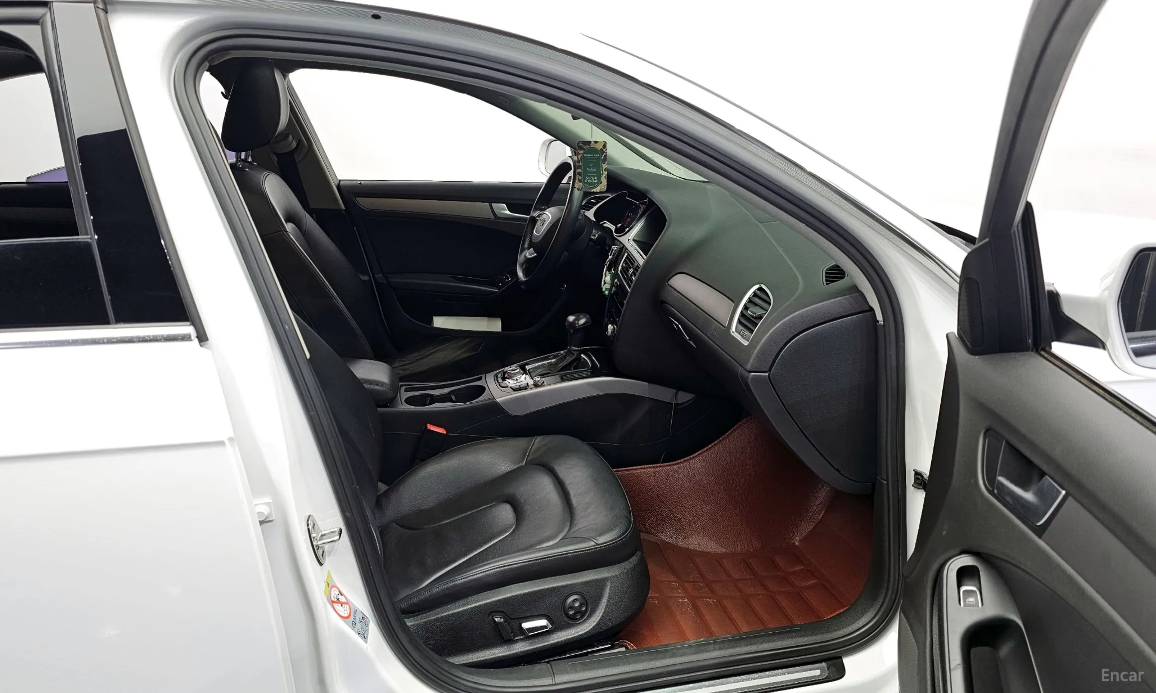 Audi New A4 превью 11