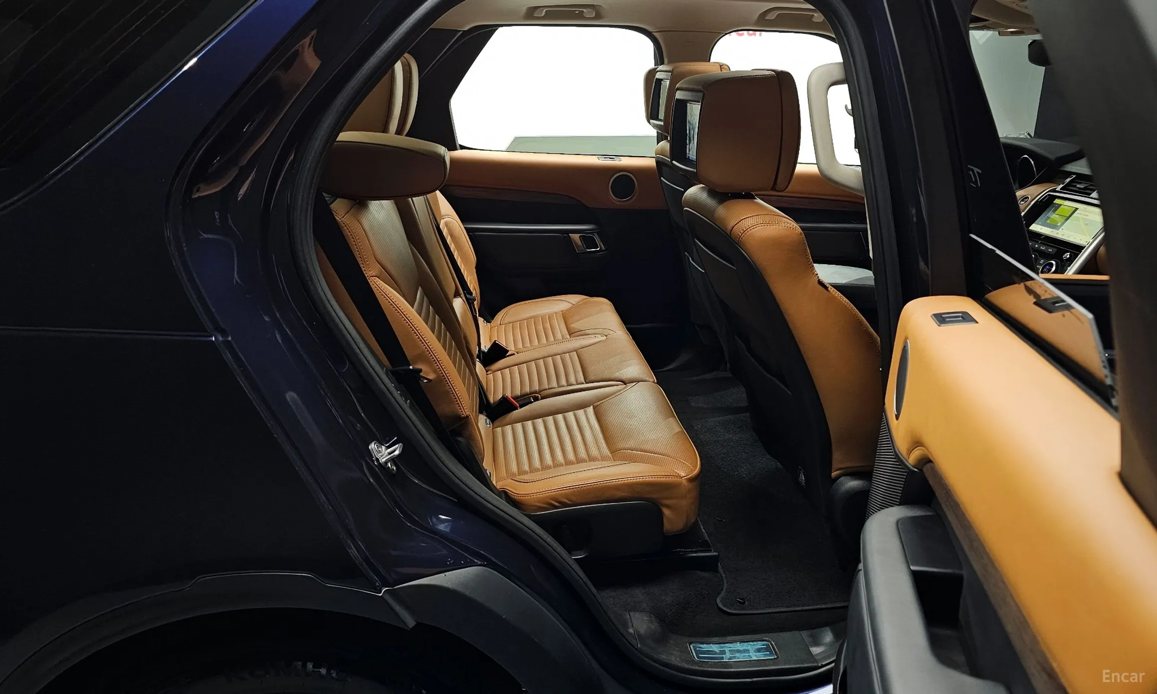 Land Rover Discovery 5 превью 12