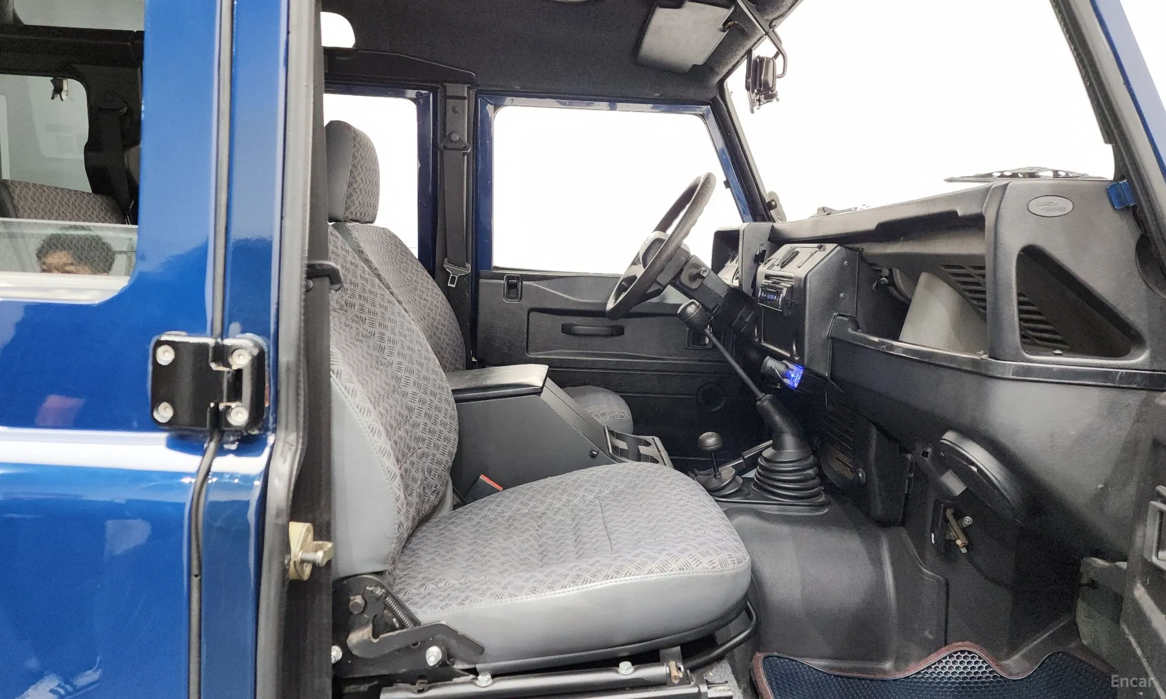 Land Rover Defender превью 11