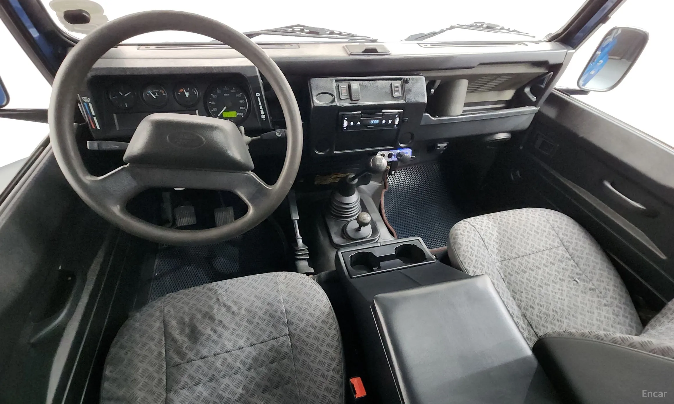 Land Rover Defender превью 7