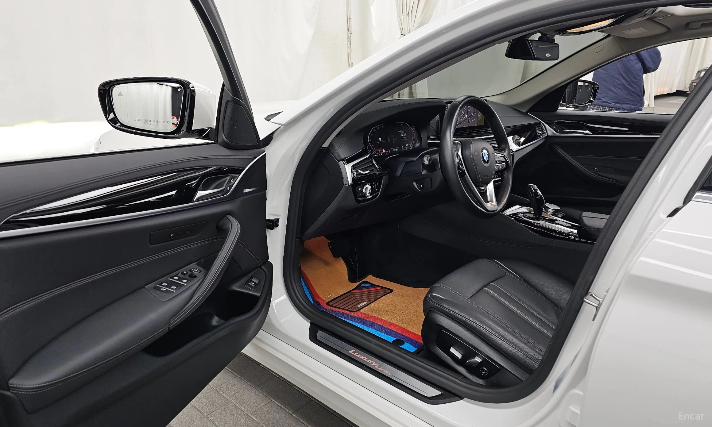 BMW 5 Series (G30) превью 10