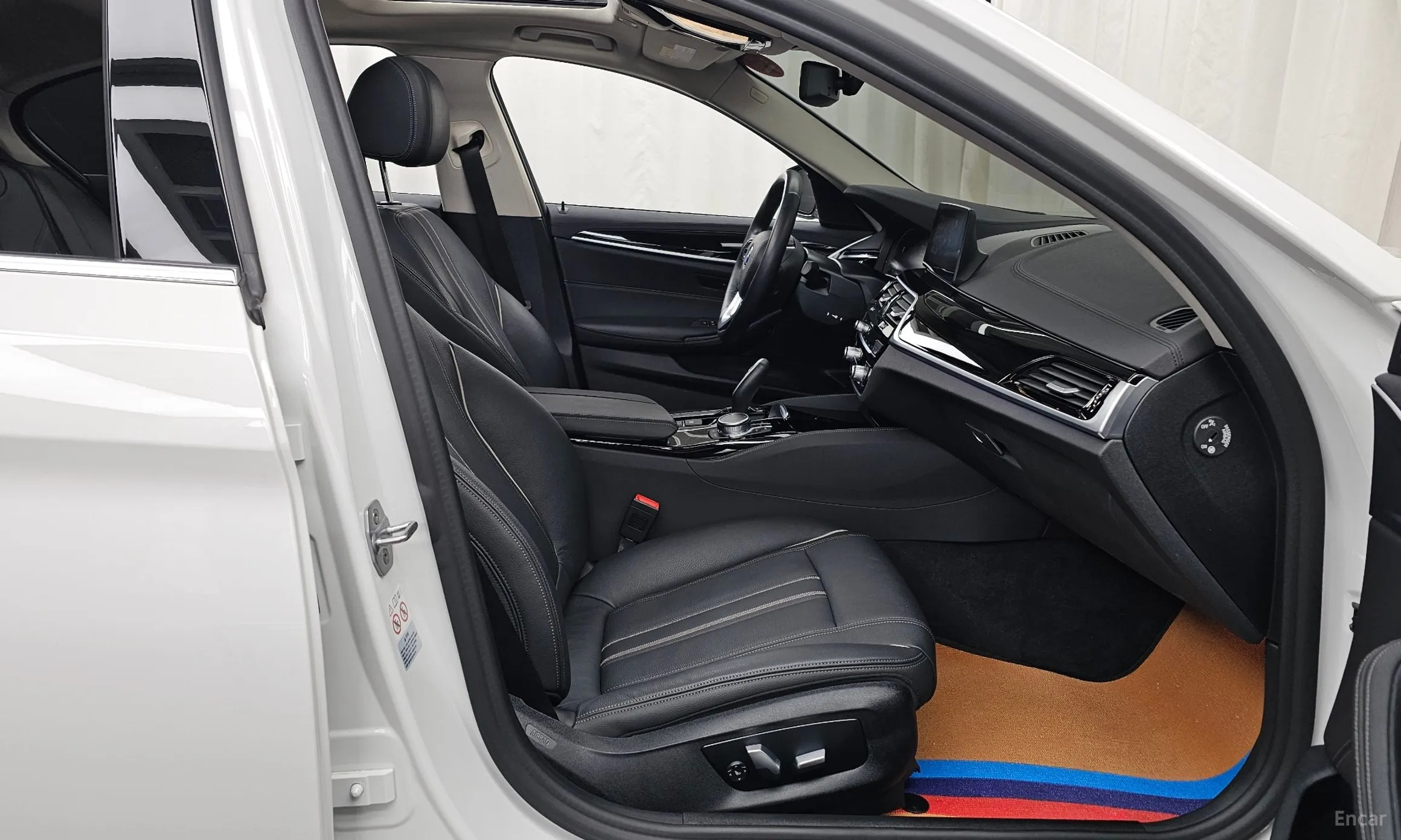 BMW 5 Series (G30) превью 11