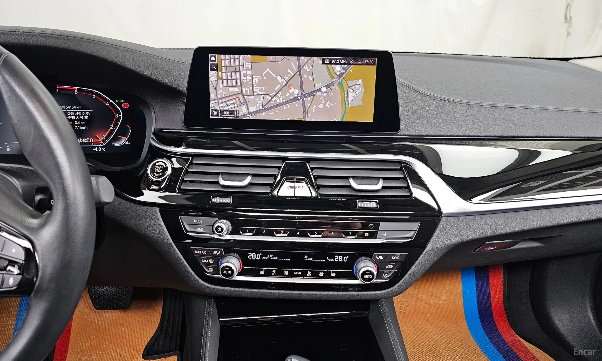 BMW 5 Series (G30) превью 14