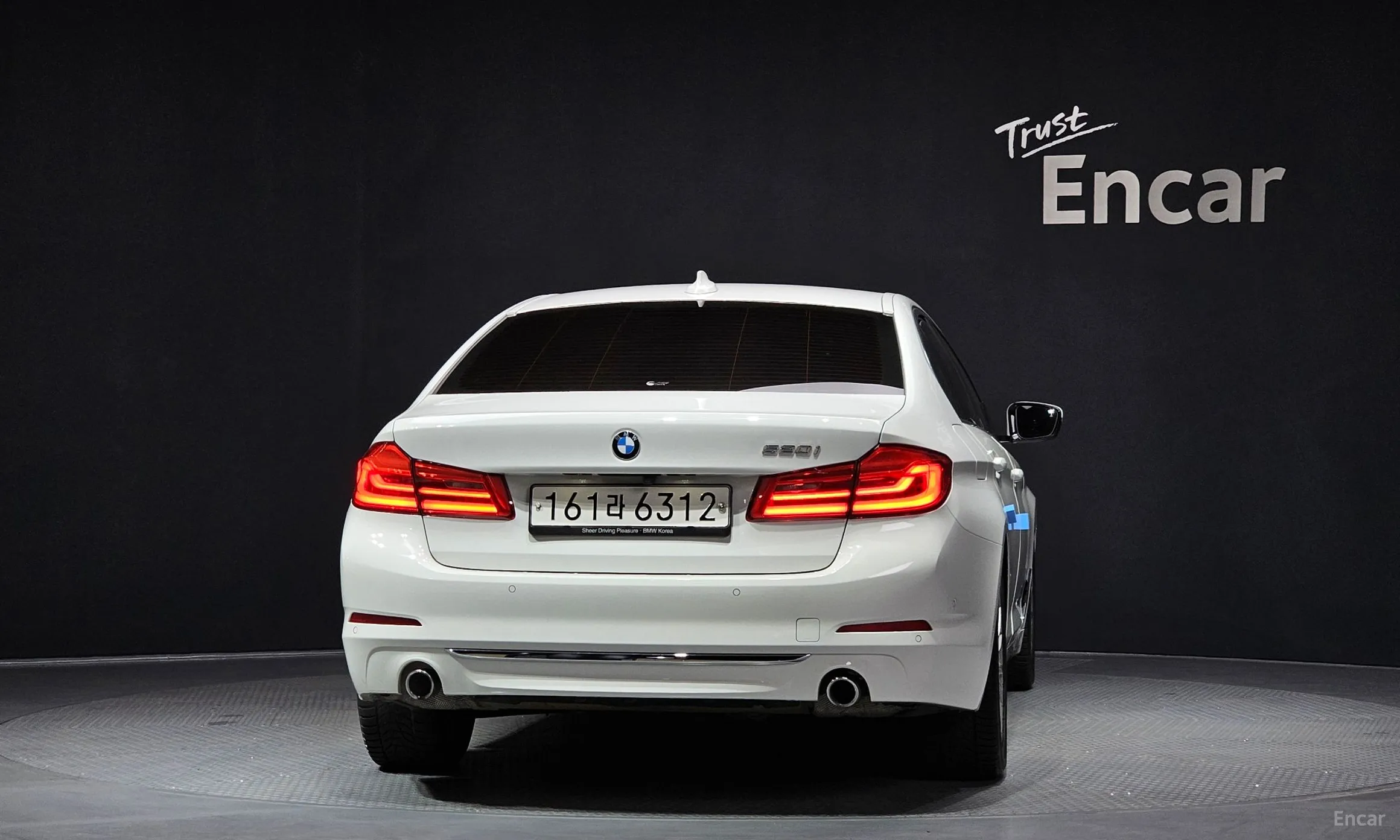 BMW 5 Series (G30) превью 4