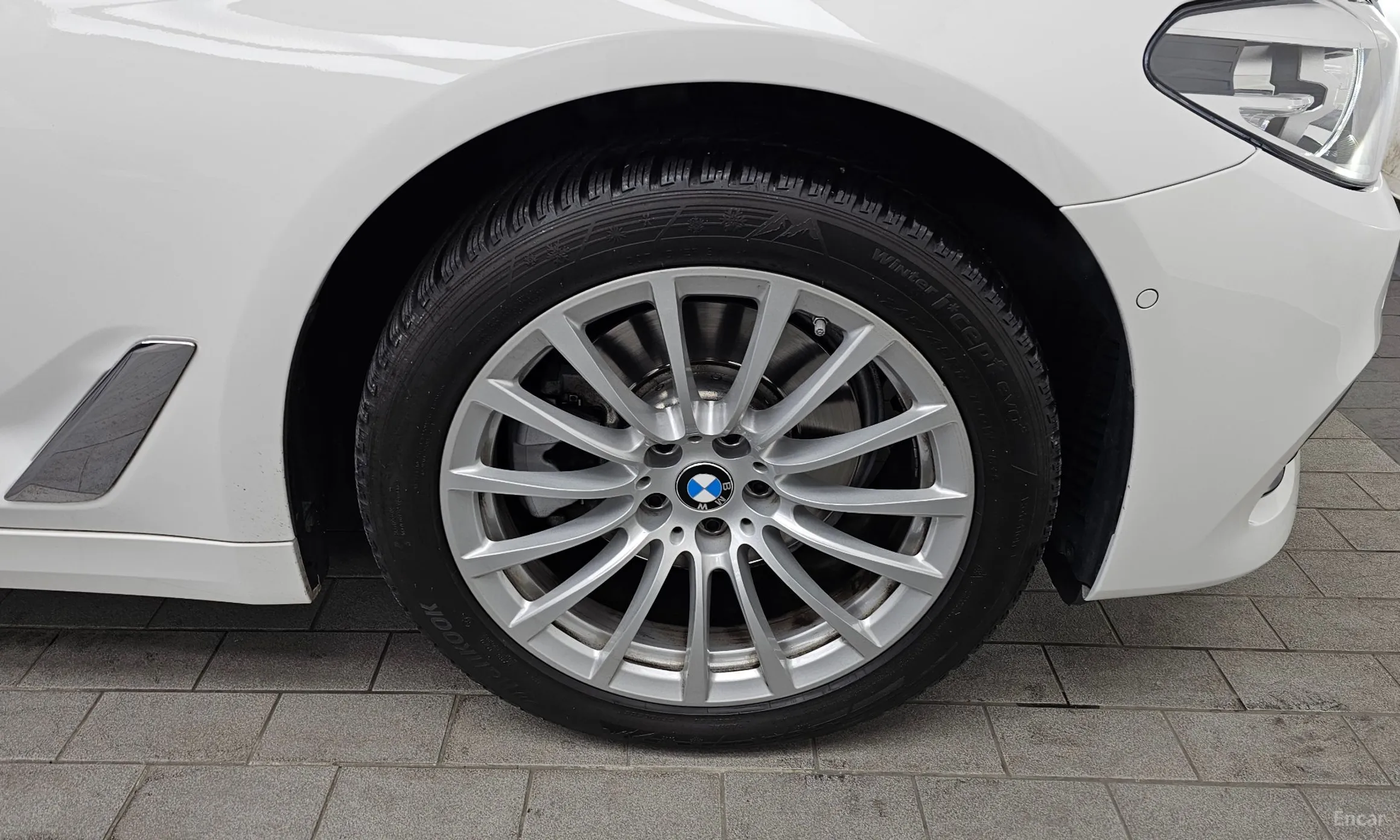BMW 5 Series (G30) превью 5
