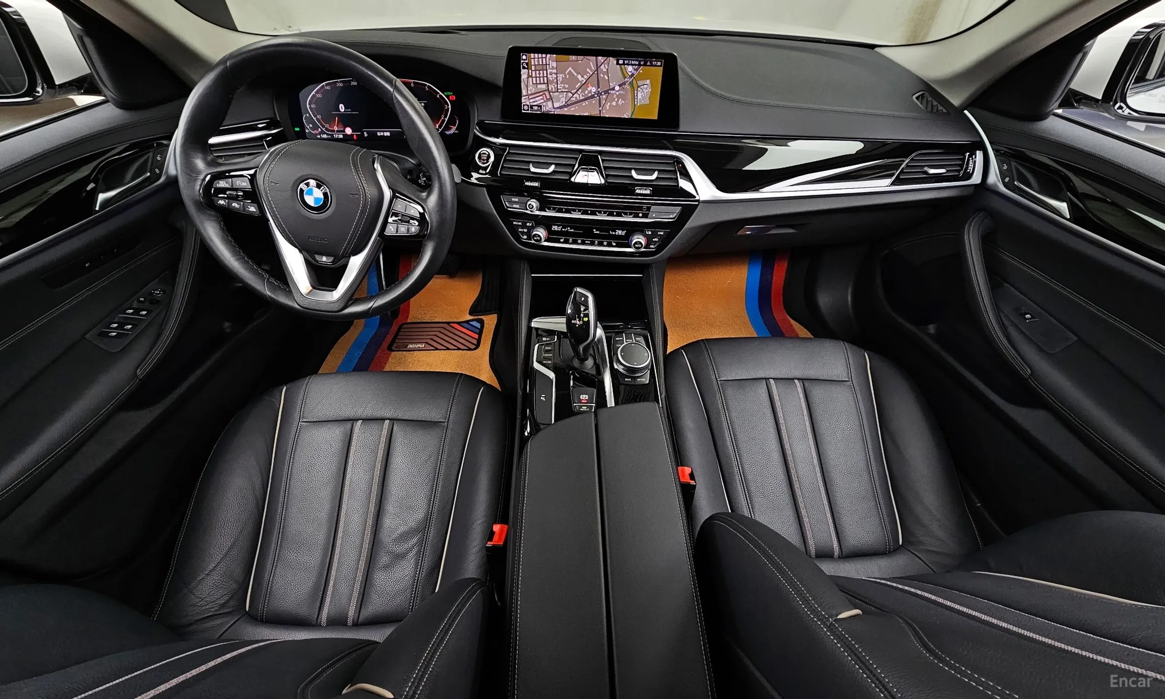 BMW 5 Series (G30) превью 7