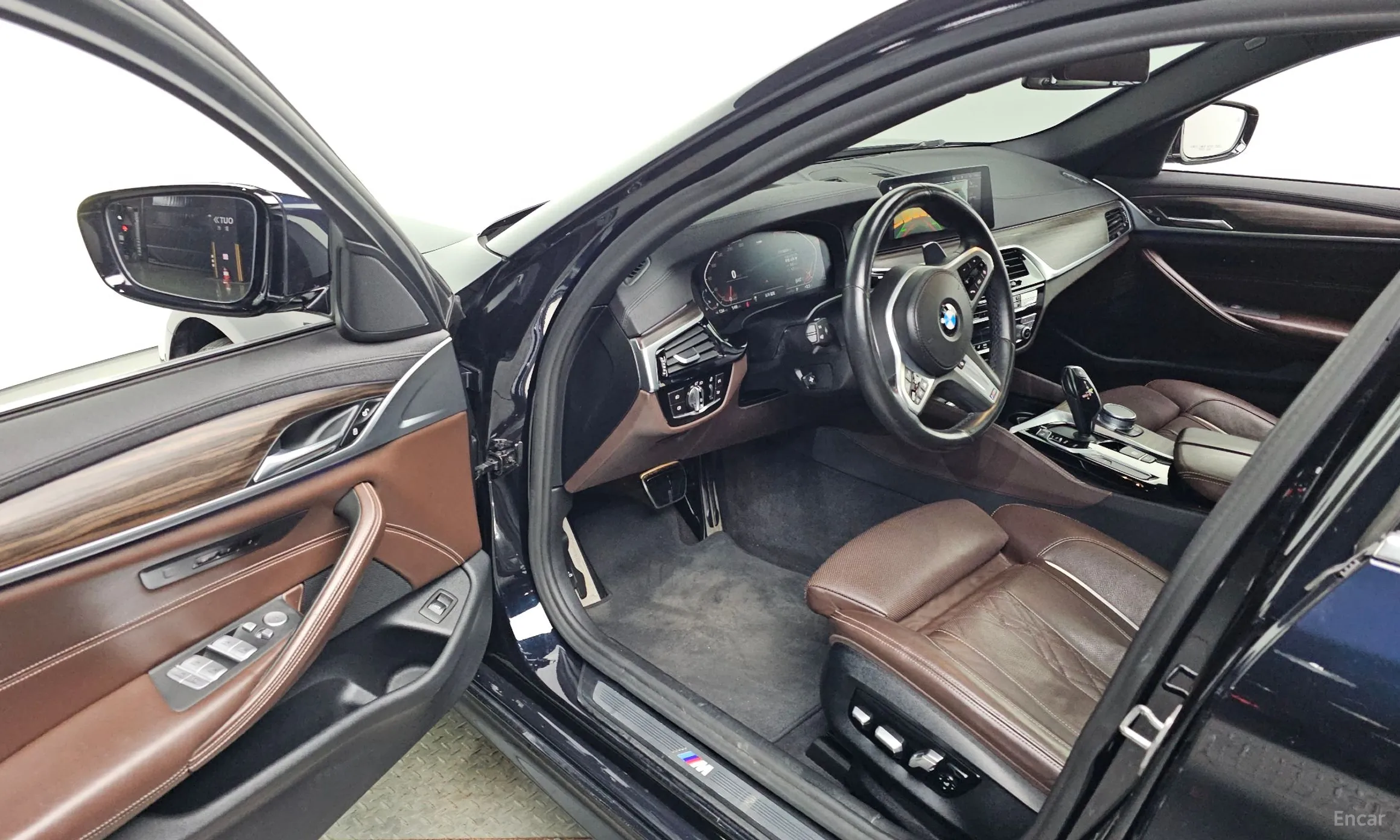 BMW 5 Series (G30) превью 10