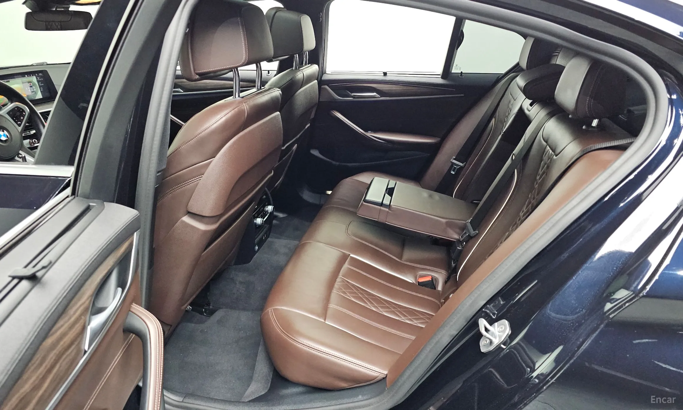 BMW 5 Series (G30) превью 11