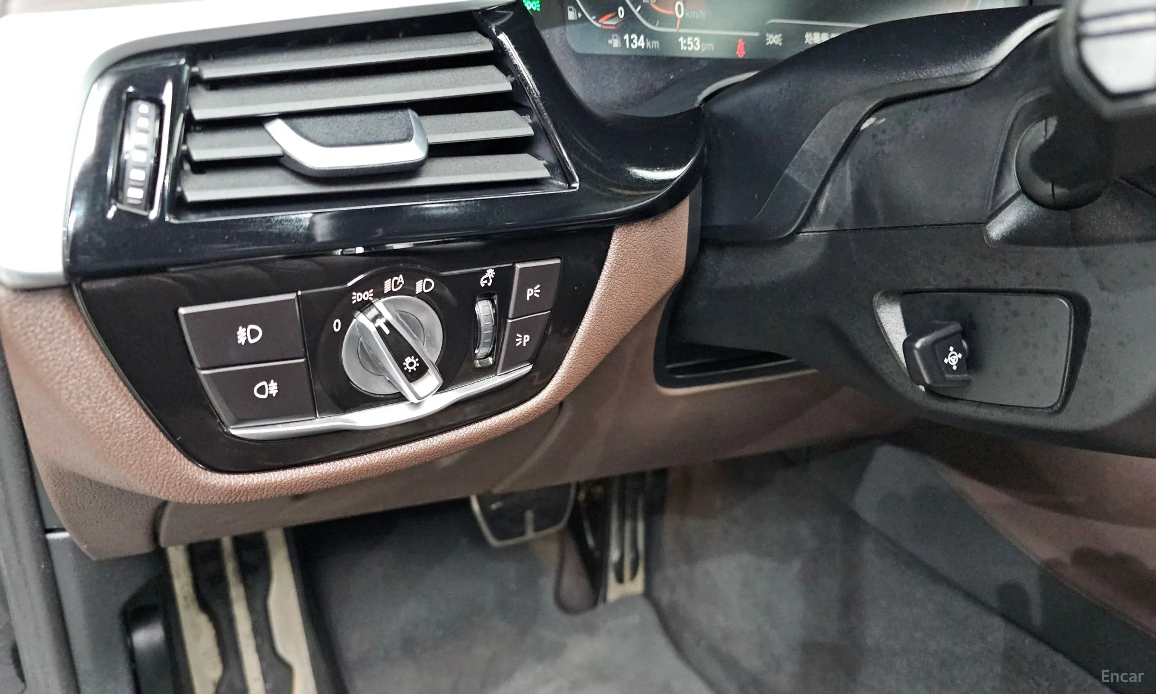 BMW 5 Series (G30) превью 13