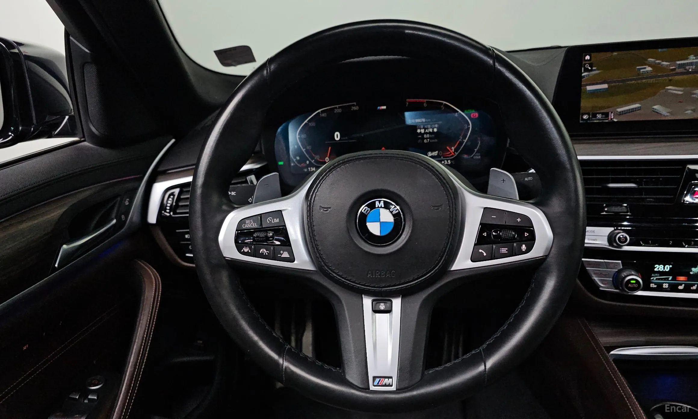 BMW 5 Series (G30) превью 14