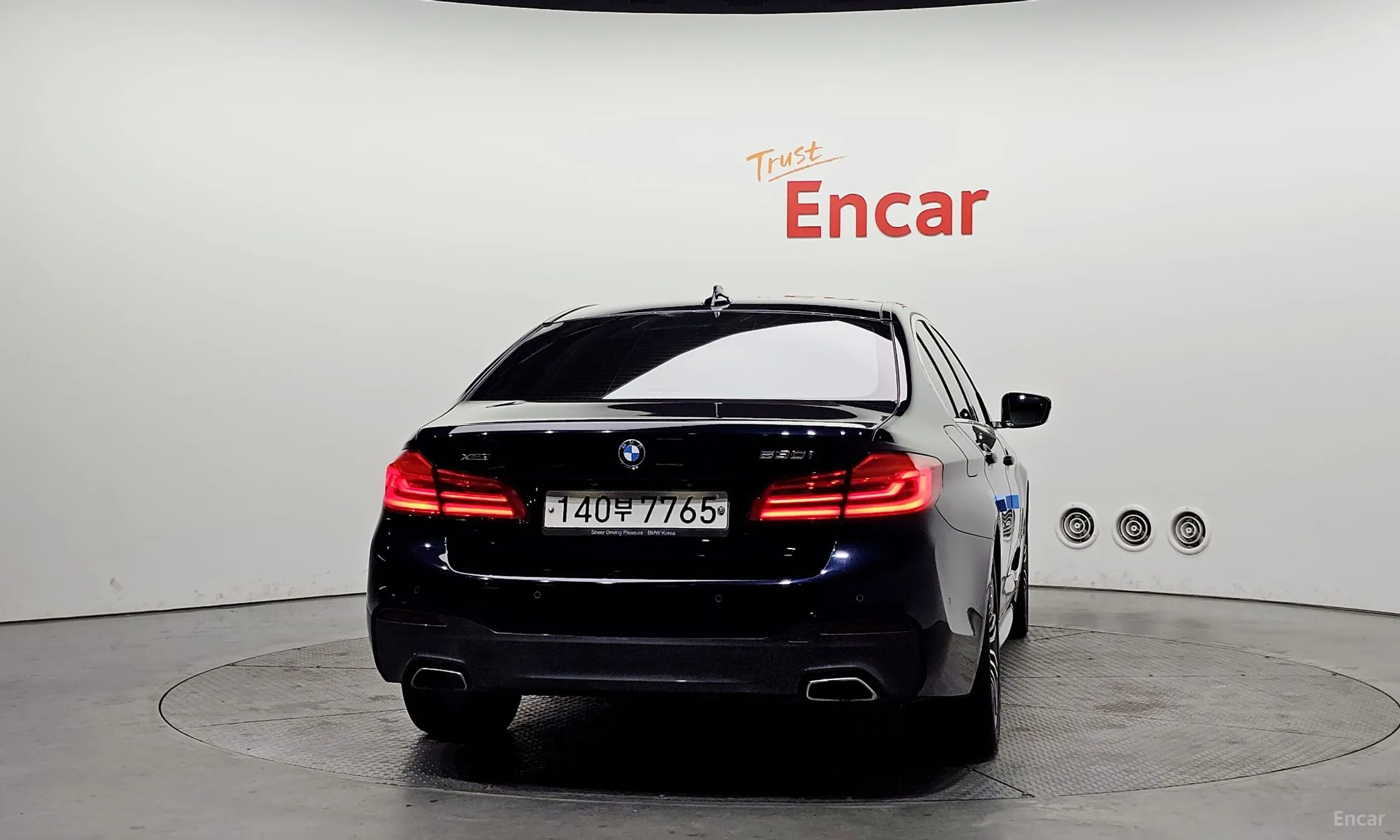 BMW 5 Series (G30) превью 4