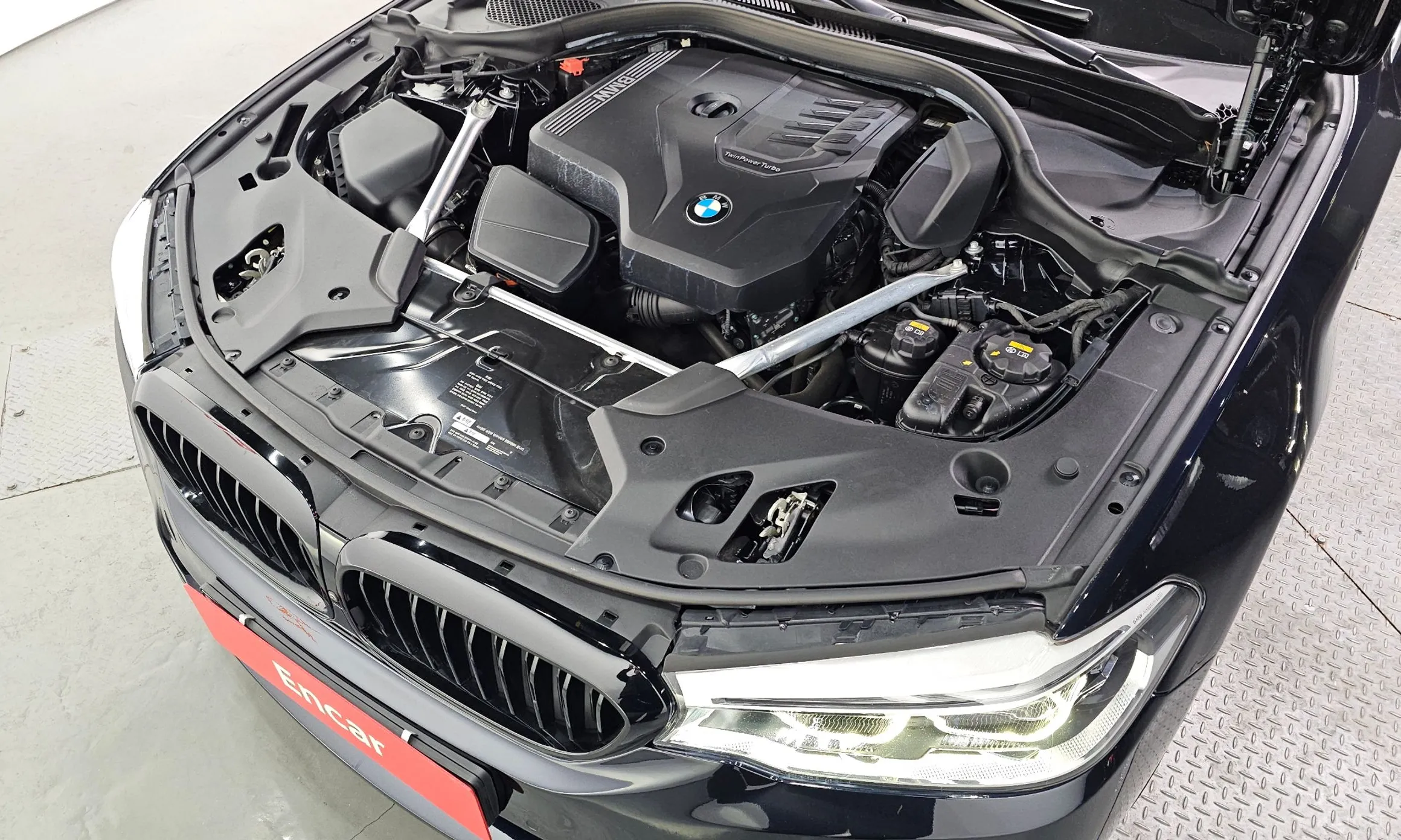 BMW 5 Series (G30) превью 6