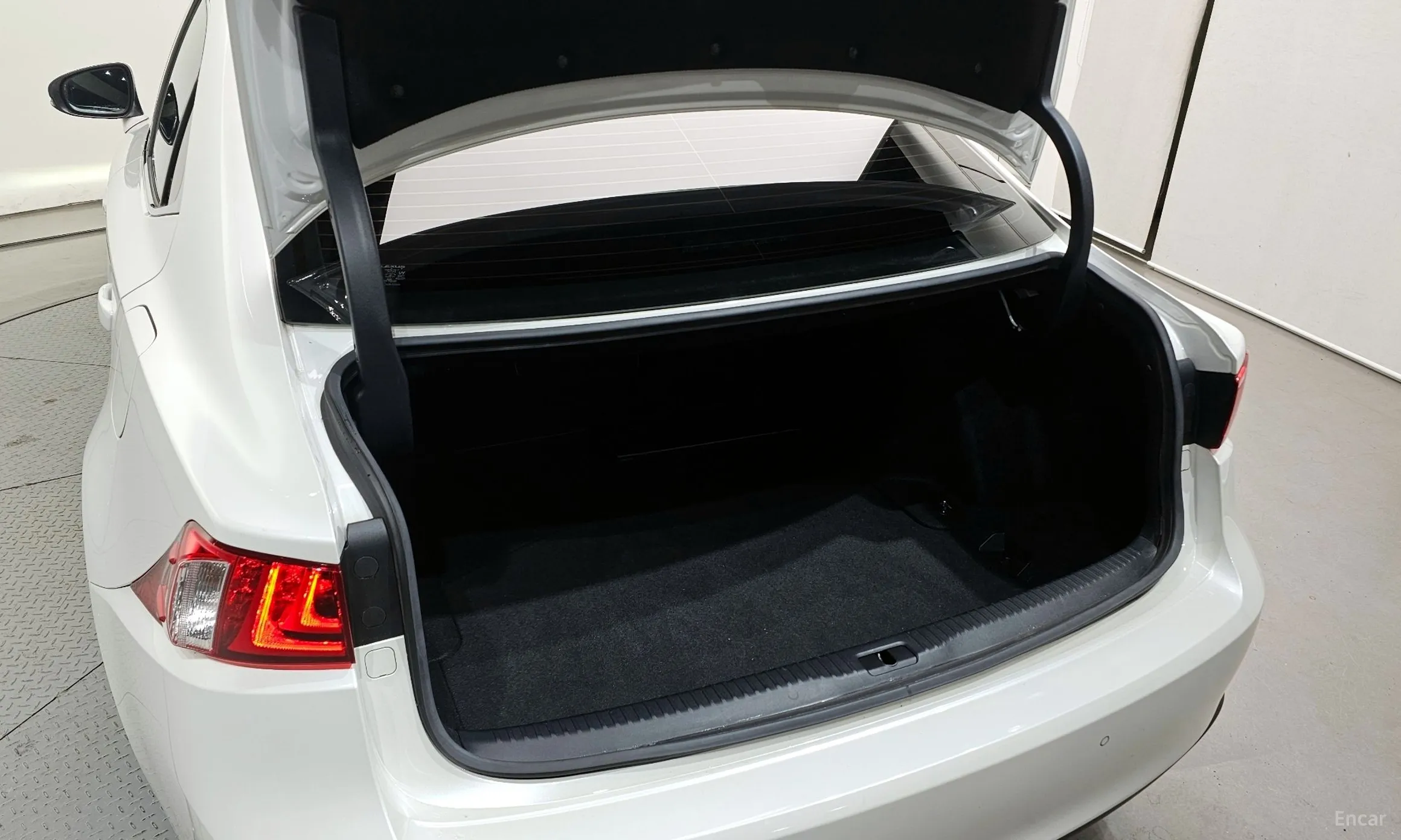 Lexus New IS250 превью 20