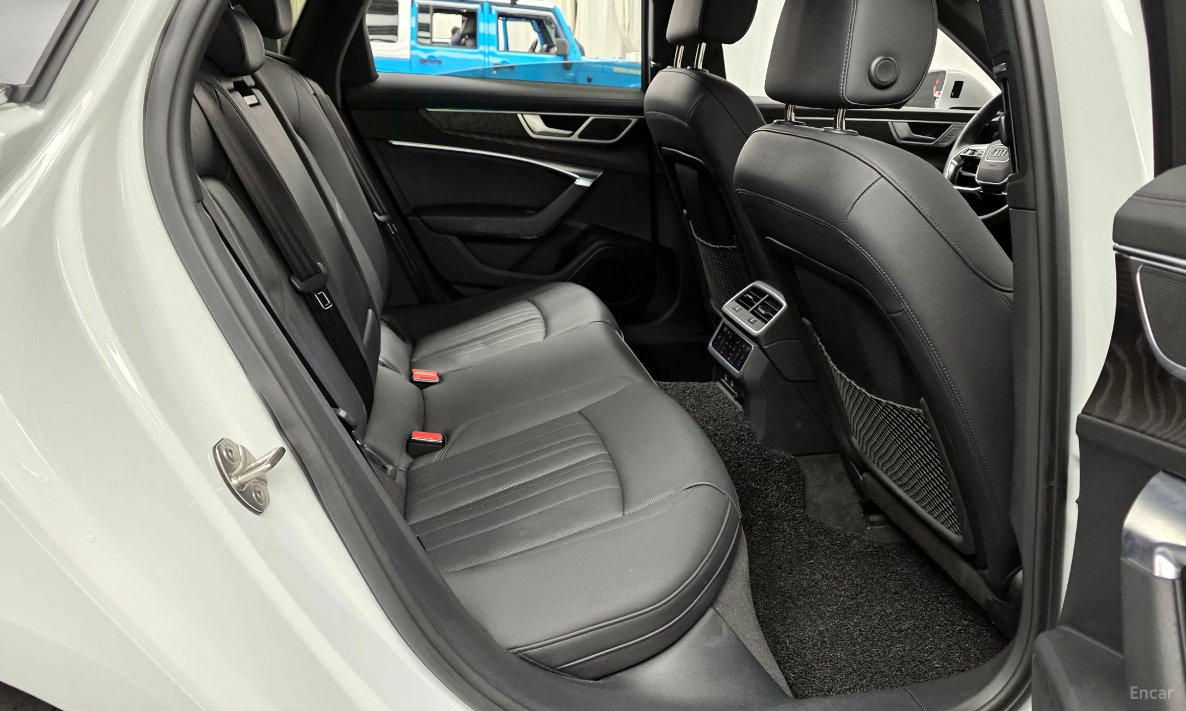 Audi A6 (C8) превью 12