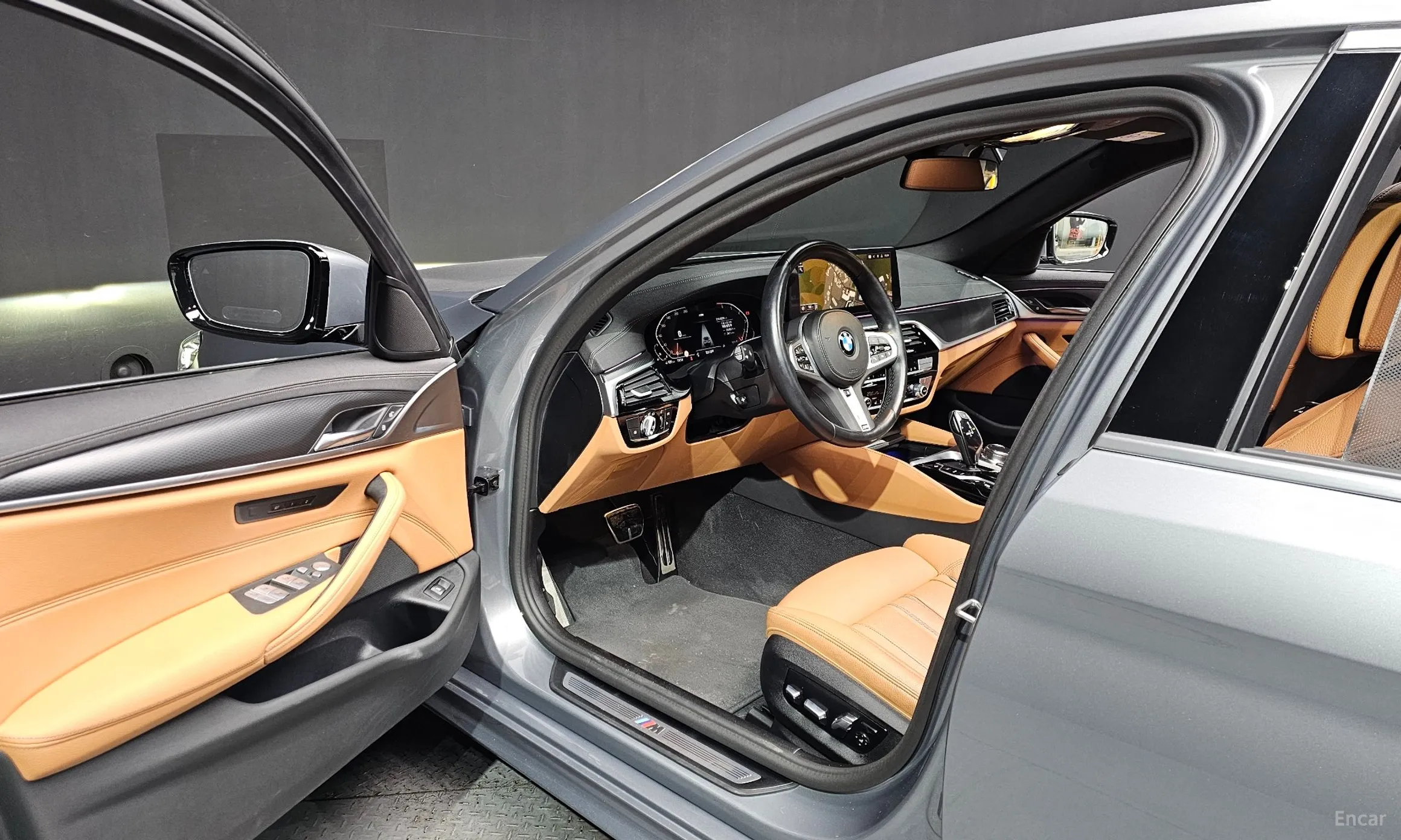 BMW 5 Series (G30) превью 10